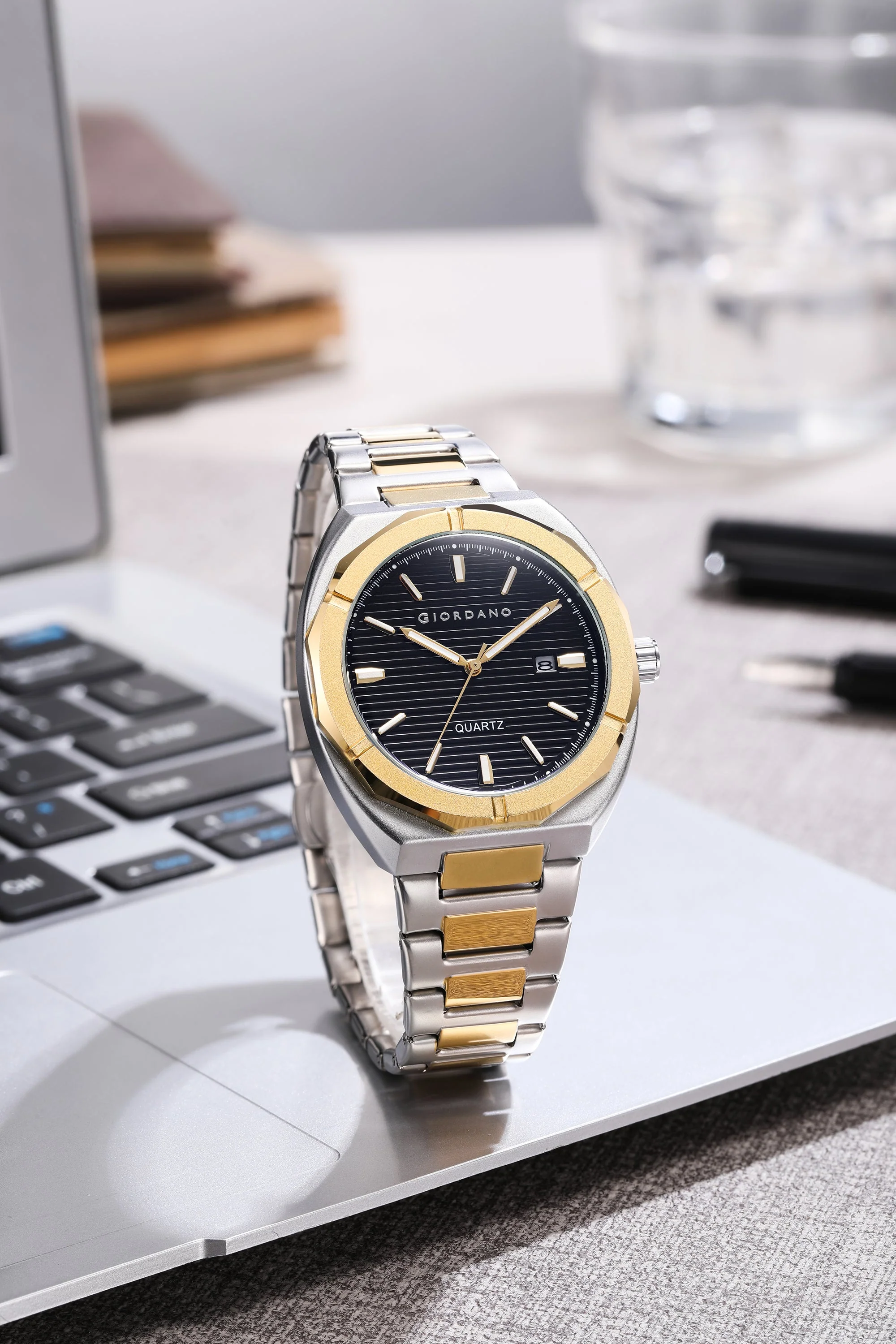 Giordano Modern  Watch for men – Textured Dial, Date Display and Stainless Steel Strap GZ-50141-33 - Image 3