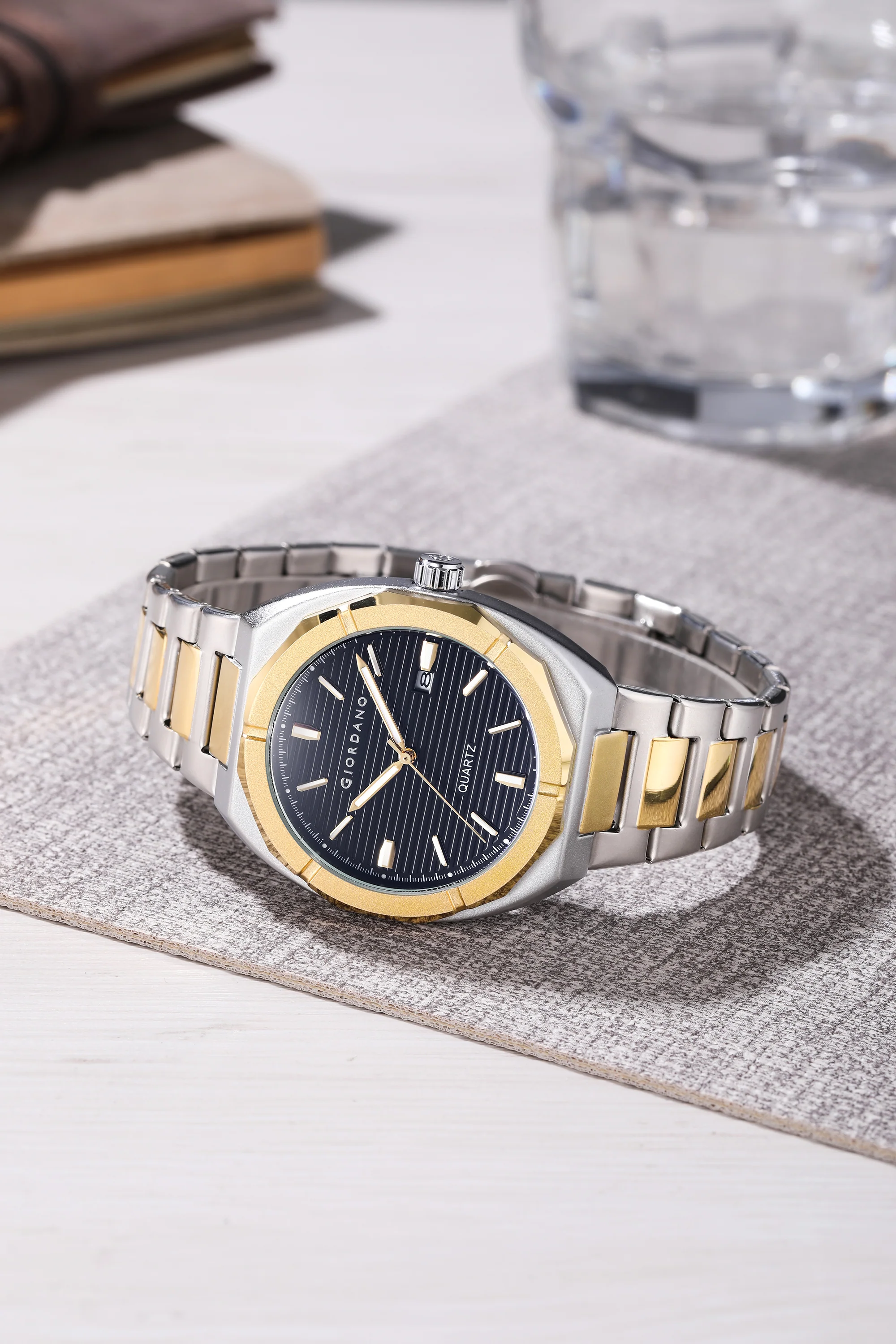 Giordano Modern  Watch for men – Textured Dial, Date Display and Stainless Steel Strap GZ-50141-33 - Image 4