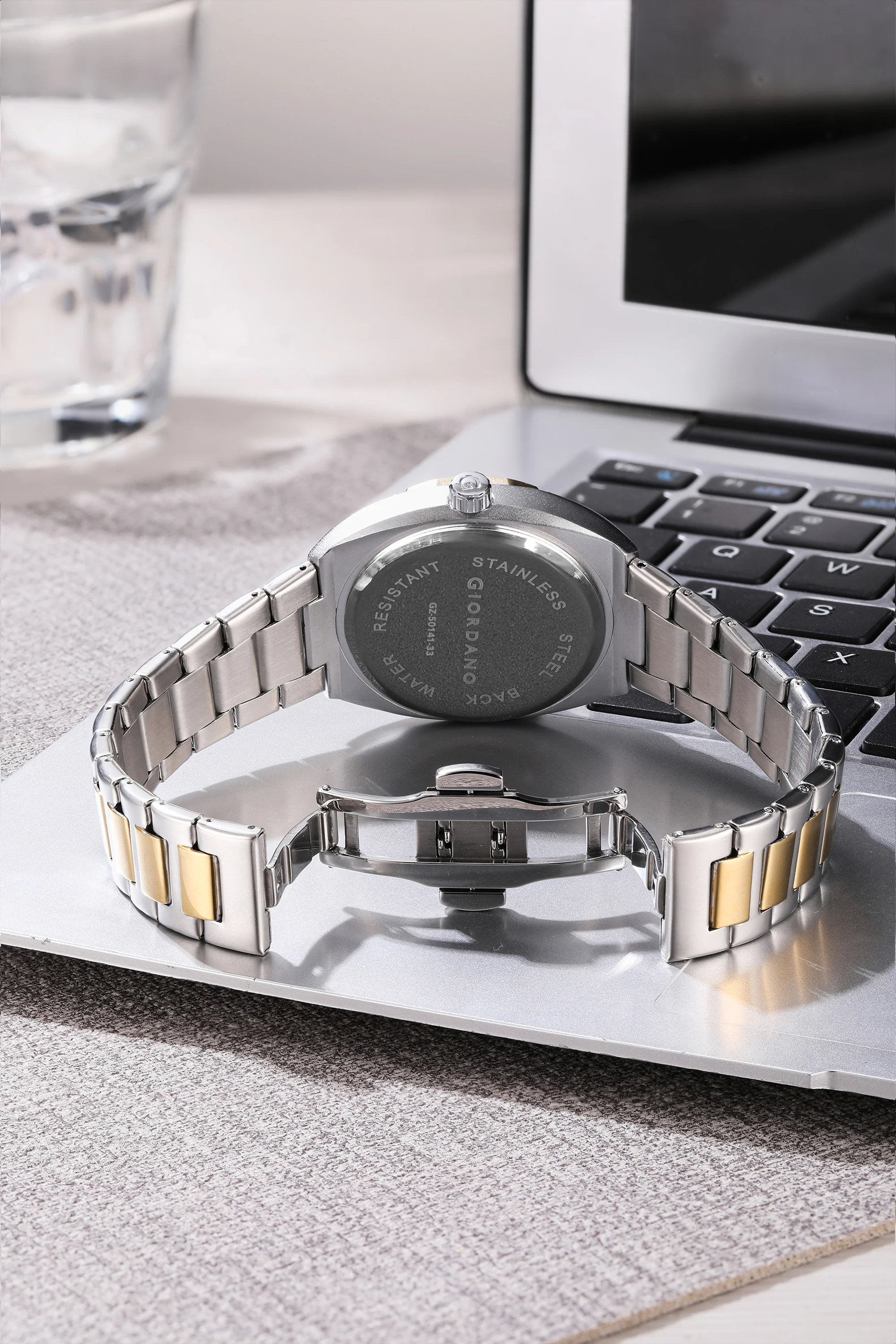 Giordano Modern  Watch for men – Textured Dial, Date Display and Stainless Steel Strap GZ-50141-33 - Image 6