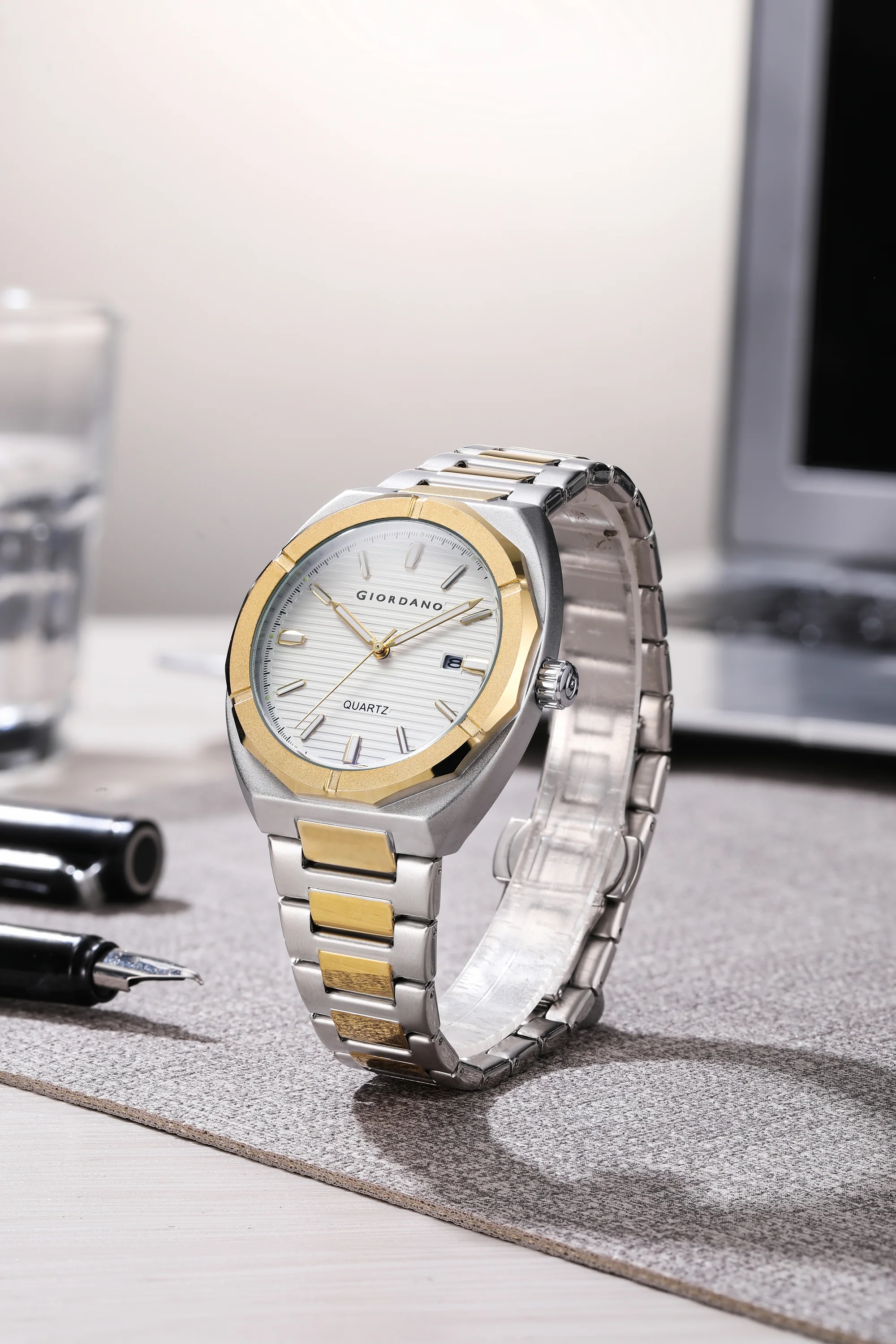 Giordano Modern  Watch for men – Textured Dial, Date Display and Stainless Steel Strap GZ-50141-44 - Image 4