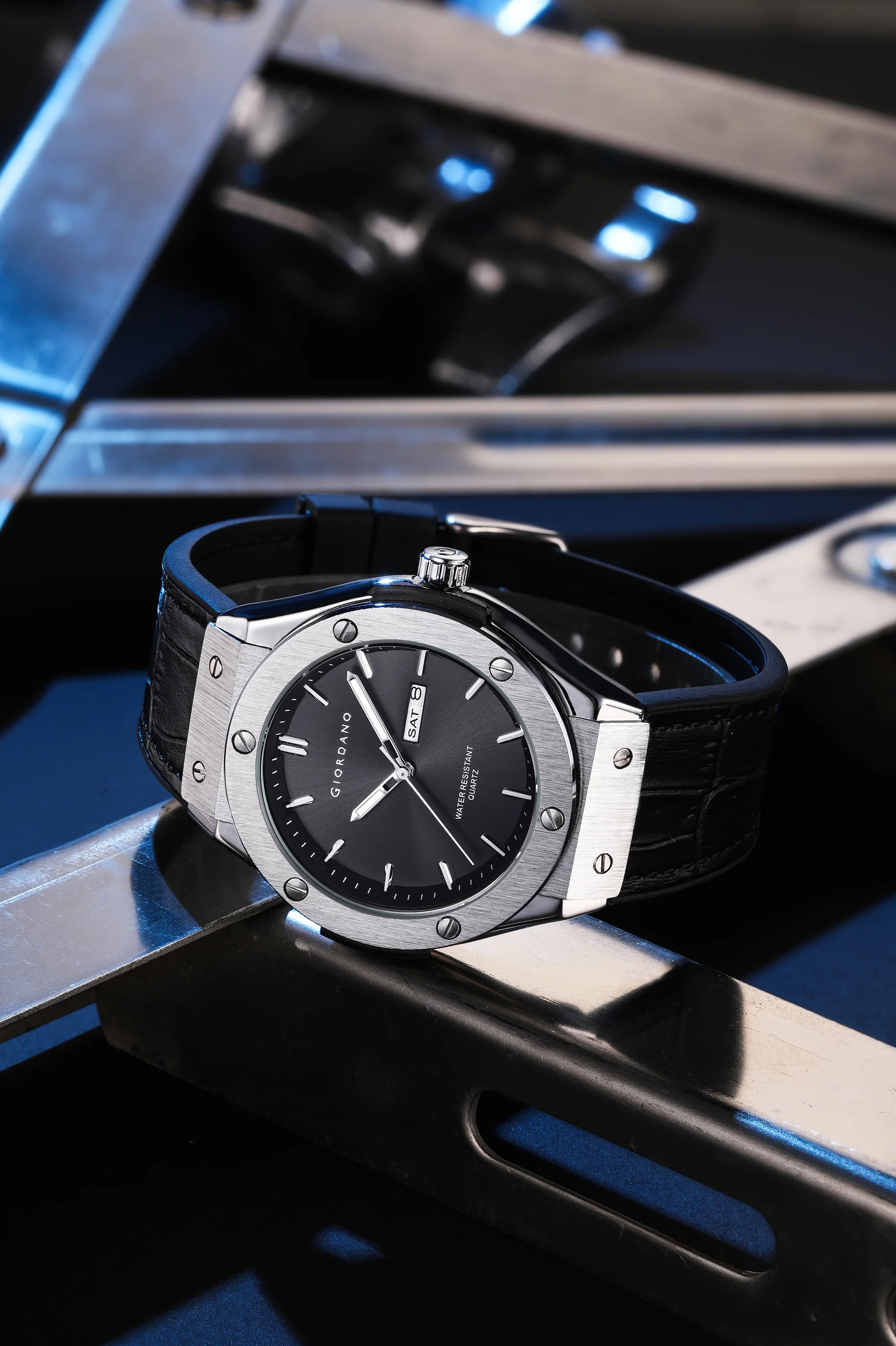Giordano Modern  Watch for men – Textured Dial, Date Display and Stainless Steel Strap GZ-50142-02 - Image 4