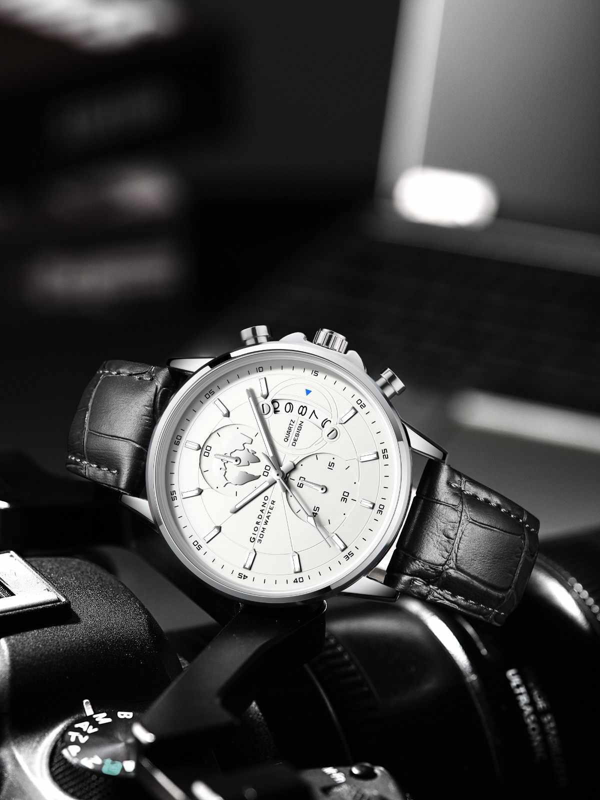 Giordano Mutifunction Watch for Men with Silver Dial, Date Display and Leather Strap GZ-50165-01 - Image 3