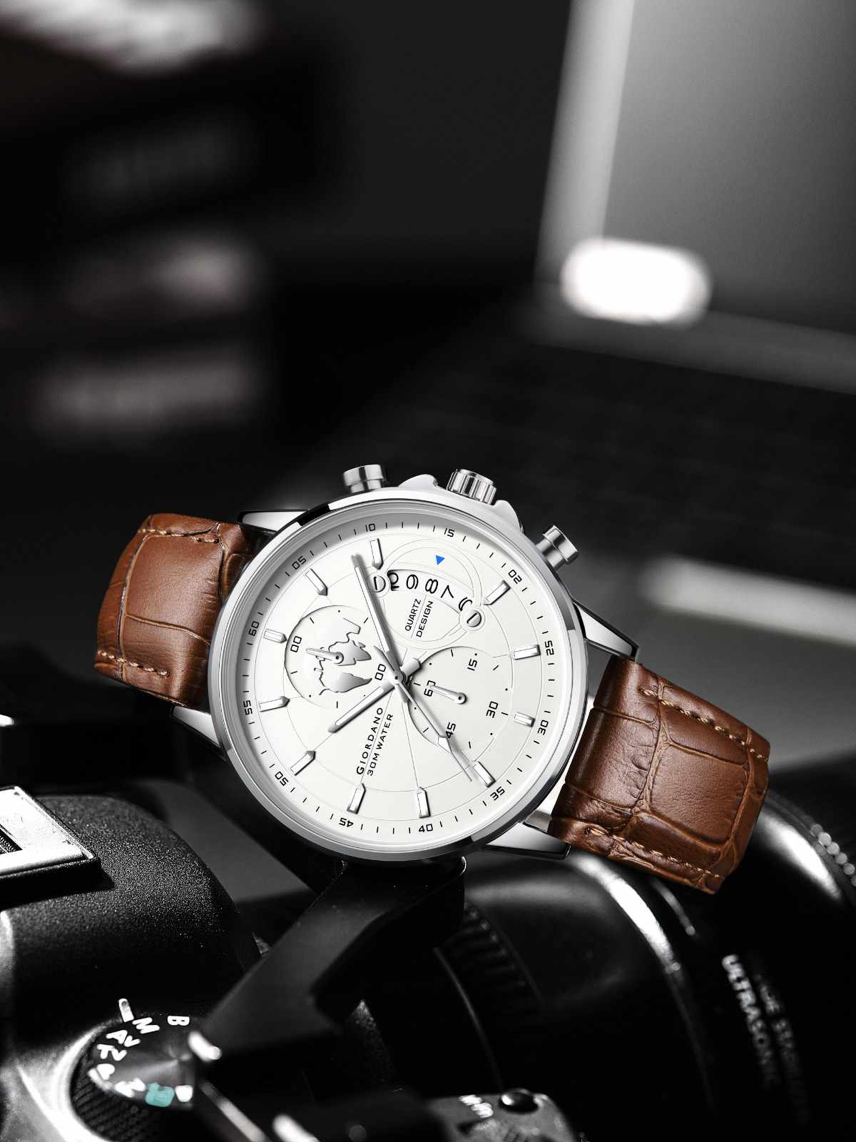 Giordano Mutifunction Watch for Men with Silver Dial, Date Display and Leather Strap GZ-50165-02 - Image 3