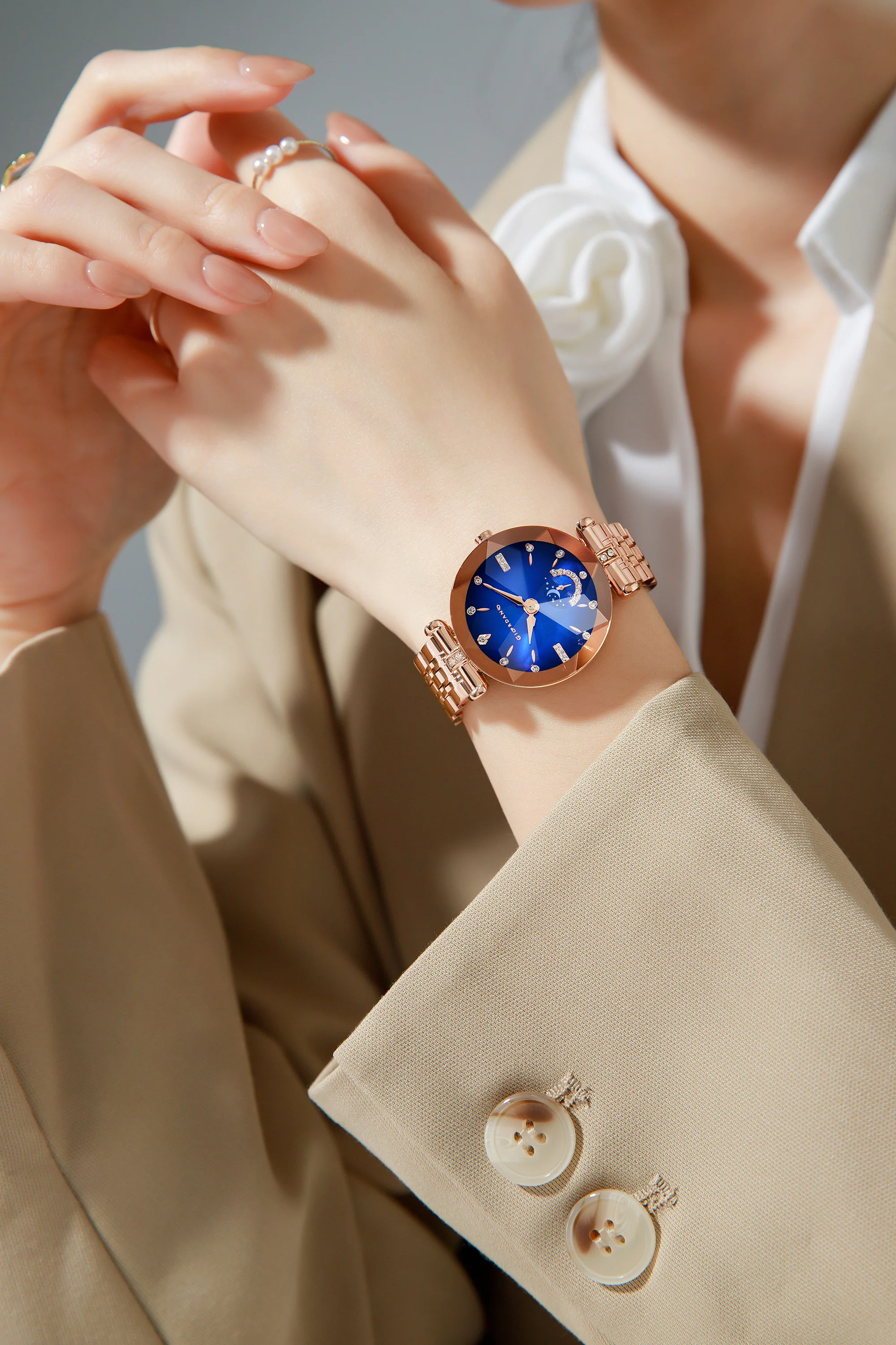 Giordano Premium Watch for women Elegant Round cut glass Dial with Stainless Steel Strap & Quartz Movement-GZ-60094-33 - Image 2