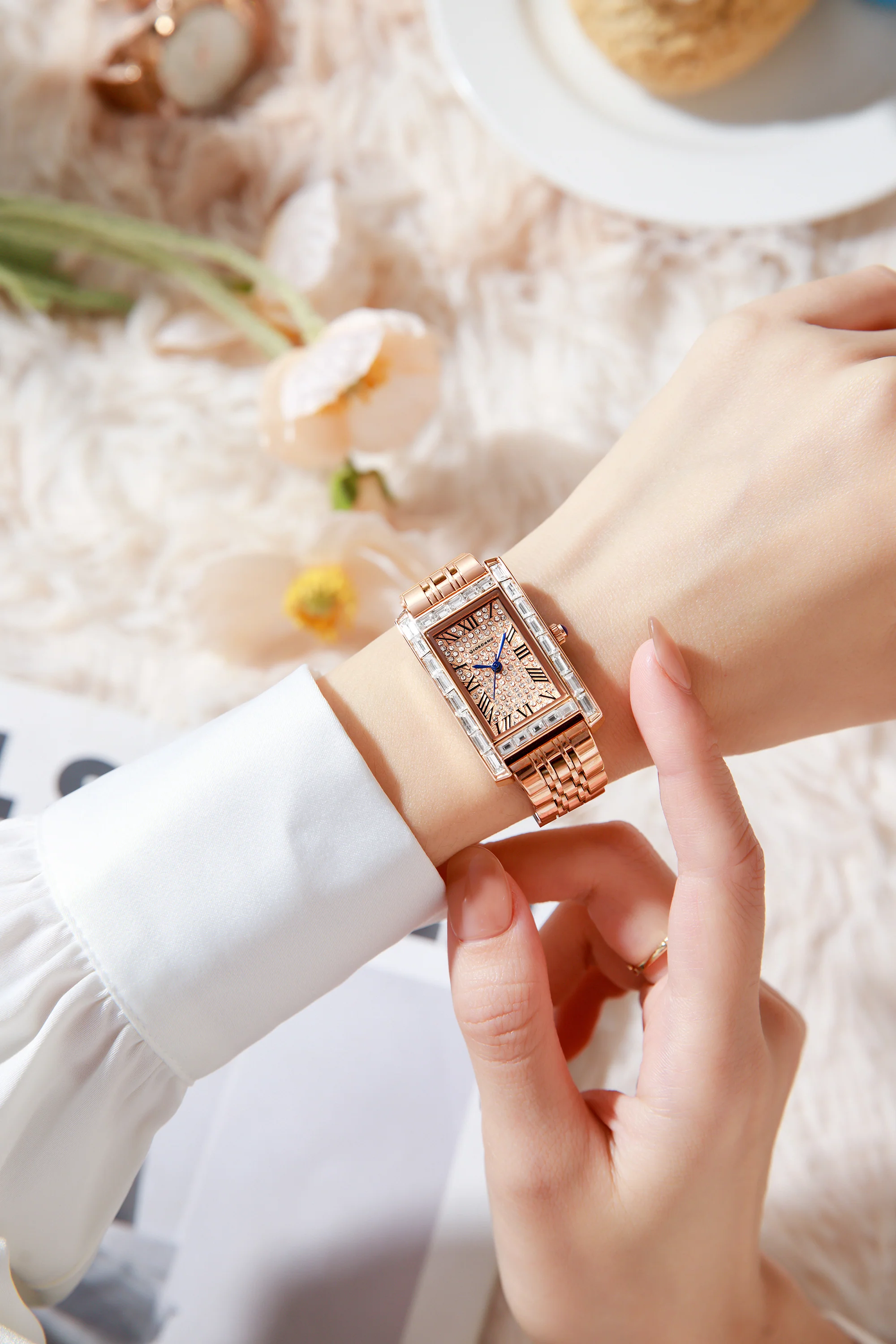 Giordano Rectangular Dress Watch for women with Crystal Bezel, roman indiced and Sparkling Dial | GZ-60119-33 - Image 2