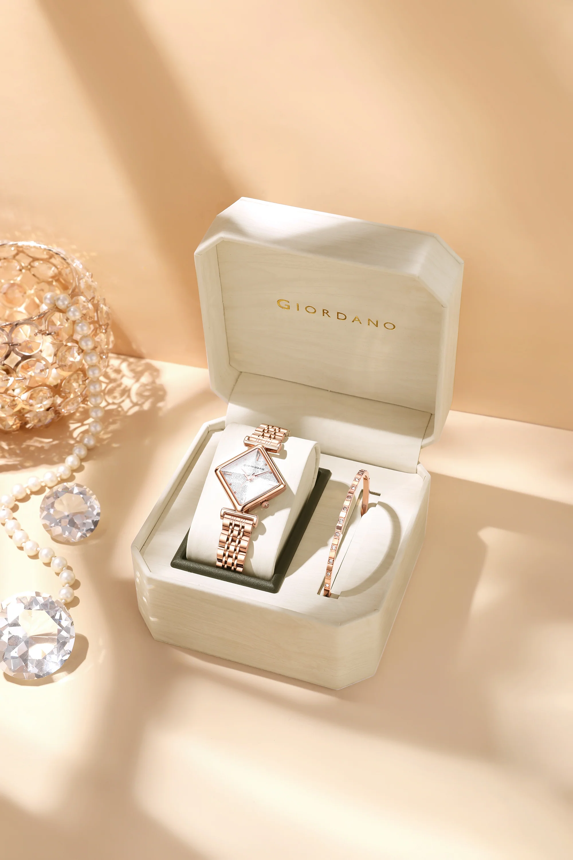 Giordano Rose Gold Analog Watch For Women with Bracelet Set – Diamond-Shaped Shimmer Dial, Crystal Detailing & Stainless Steel Strap – Elegant Gift Combo for Women | GZ-60106-11 - Image 4