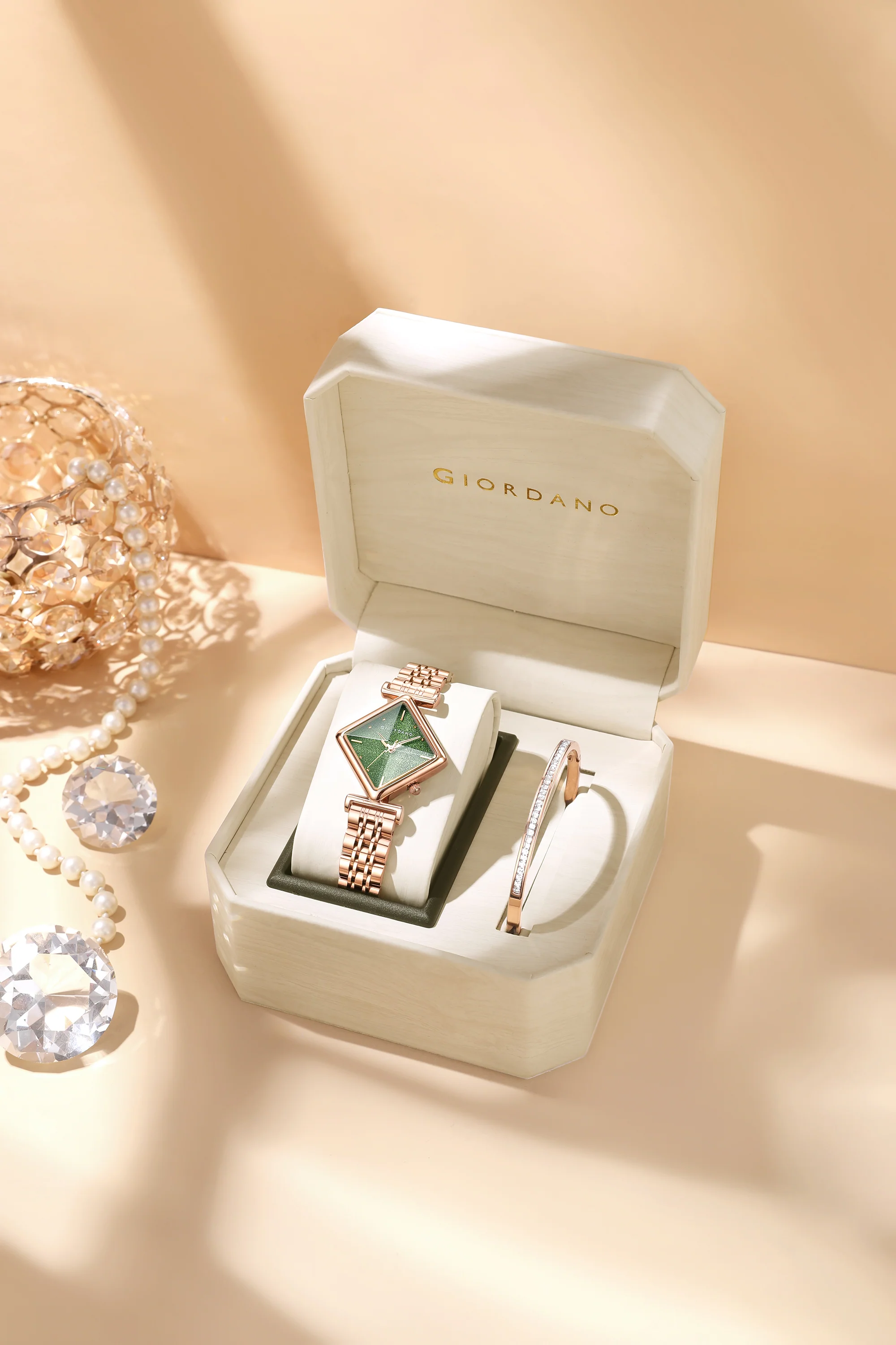 Giordano Rose Gold Analog Watch For Women with Bracelet Set – Diamond-Shaped Shimmer Dial, Crystal Detailing & Stainless Steel Strap – Elegant Gift Combo for Women | GZ-60106-22 - Image 4