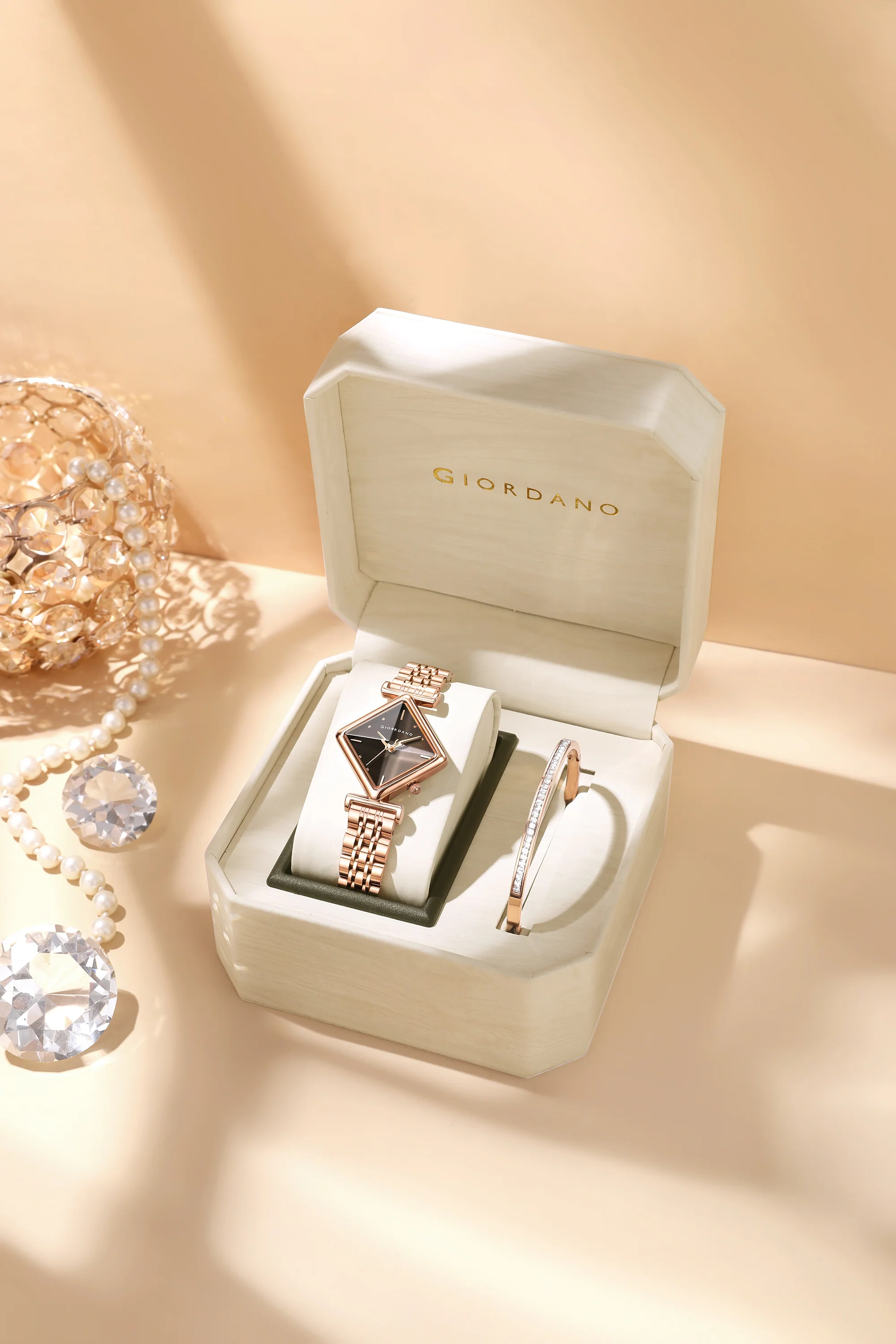 Giordano Rose Gold Analog Watch For Women with Bracelet Set – Diamond-Shaped Shimmer Dial, Crystal Detailing & Stainless Steel Strap – Elegant Gift Combo for Women | GZ-60106-44 - Image 4