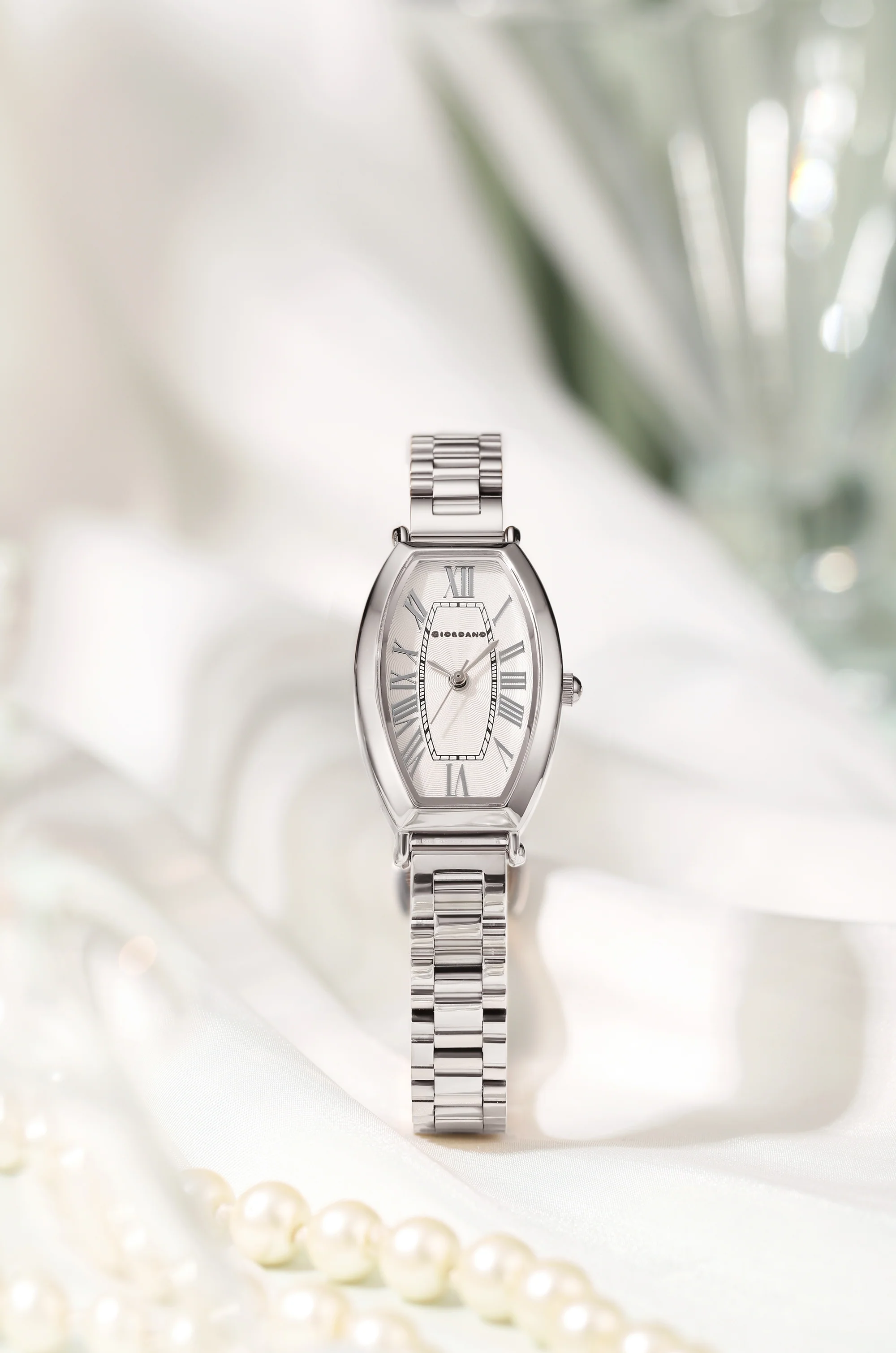 Giordano Silver oval shape Dial Watch for women – Elegant Roman Numerals, Stainless Steel Strap, Sleek Analog Design GZ-60100-11 - Image 3