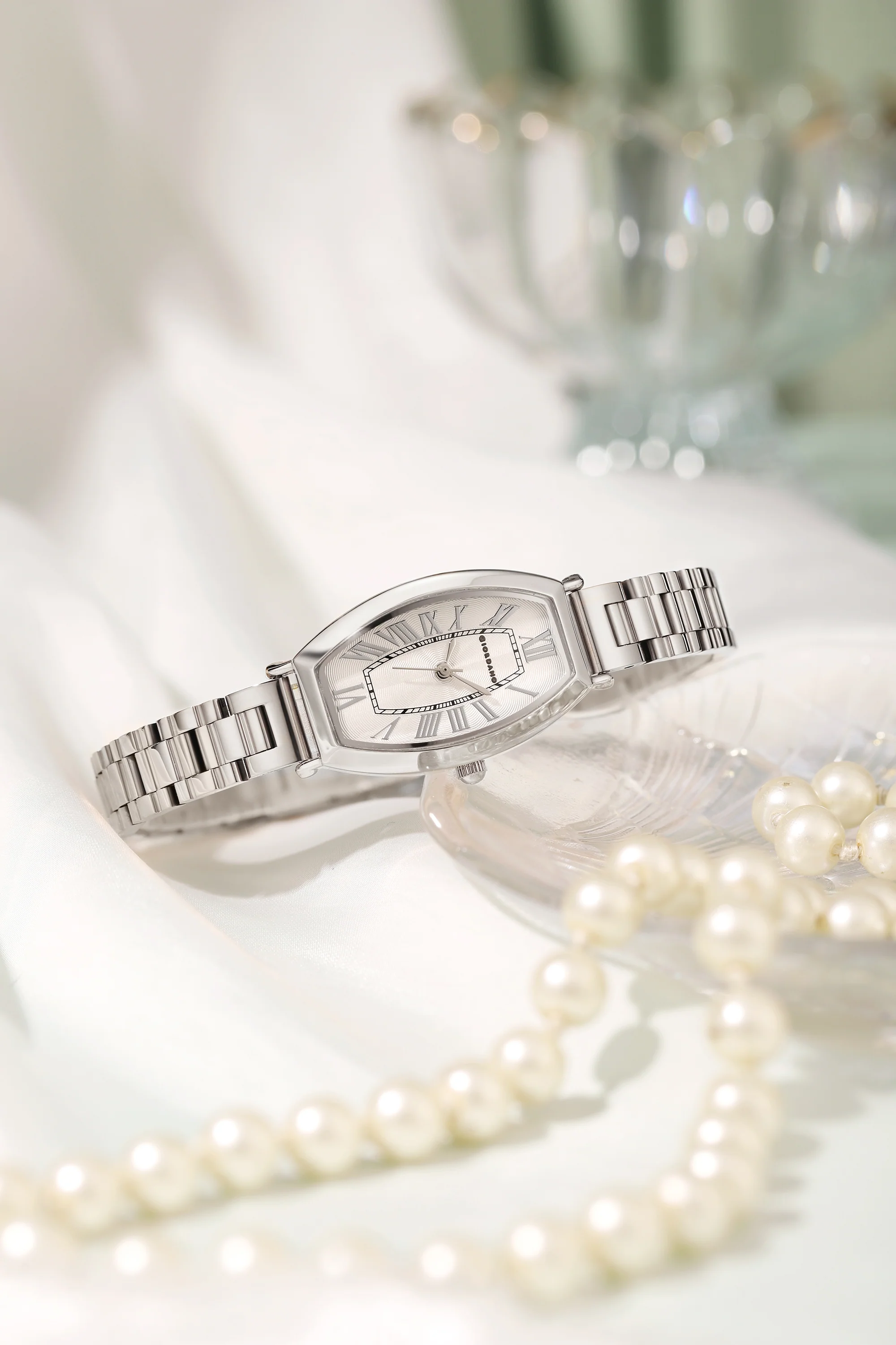Giordano Silver oval shape Dial Watch for women – Elegant Roman Numerals, Stainless Steel Strap, Sleek Analog Design GZ-60100-11 - Image 4