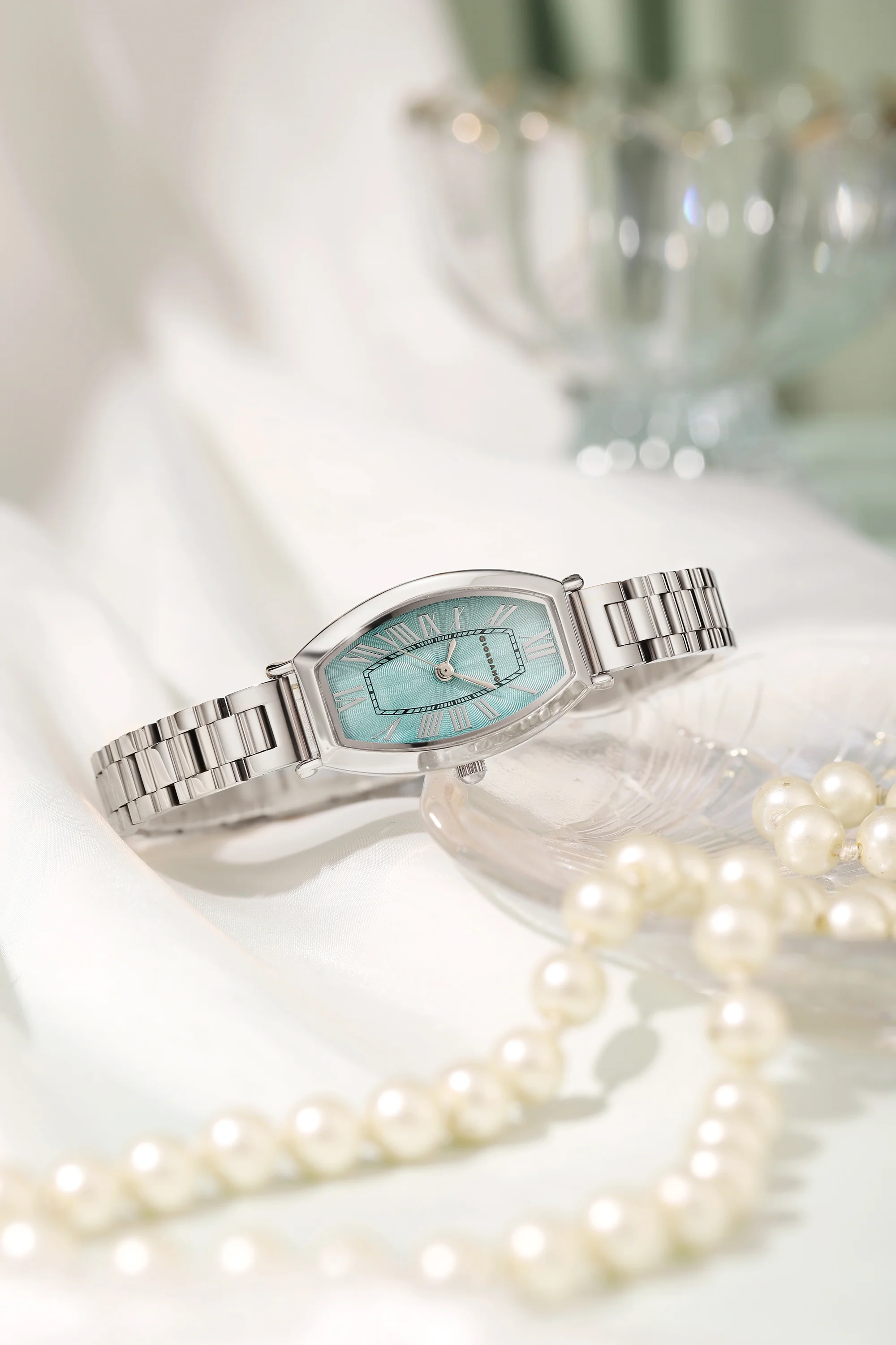 Giordano Silver oval shape Dial Watch for women – Elegant Roman Numerals, Stainless Steel Strap, Sleek Analog Design GZ-60100-22 - Image 4