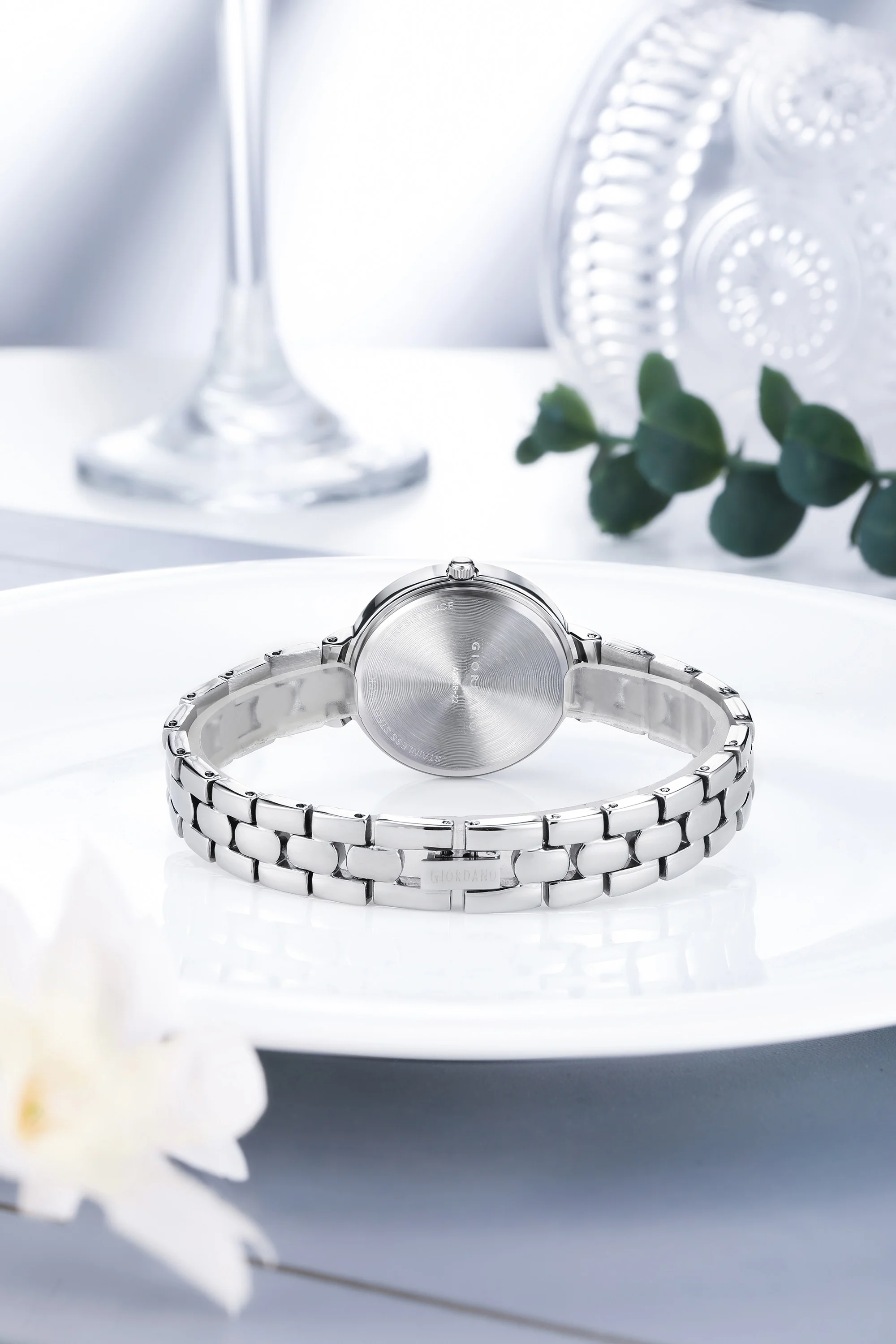 Giordano Silver Shimmer Collection Analog Watch for Women with Diamond Studded Case, Shimmer Dial and Stylish Stainless Steel Strap A2068-22 - Image 3