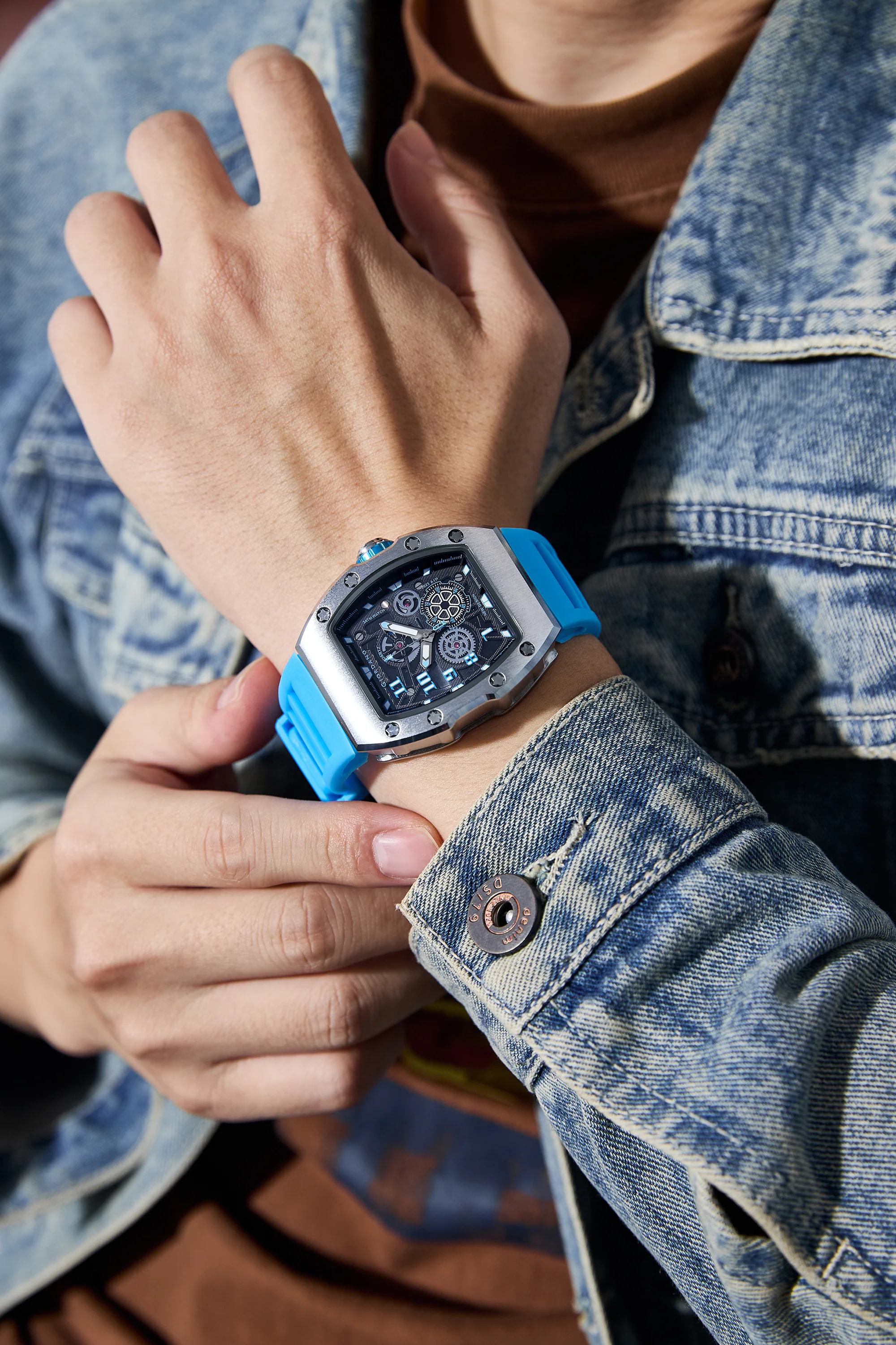 Giordano Sqaure Analog Casual Sporty Watch for Men – Mechanical-Inspired Design dial, Quartz Movement, and silicon strap | GZ-50150-04 - Image 2