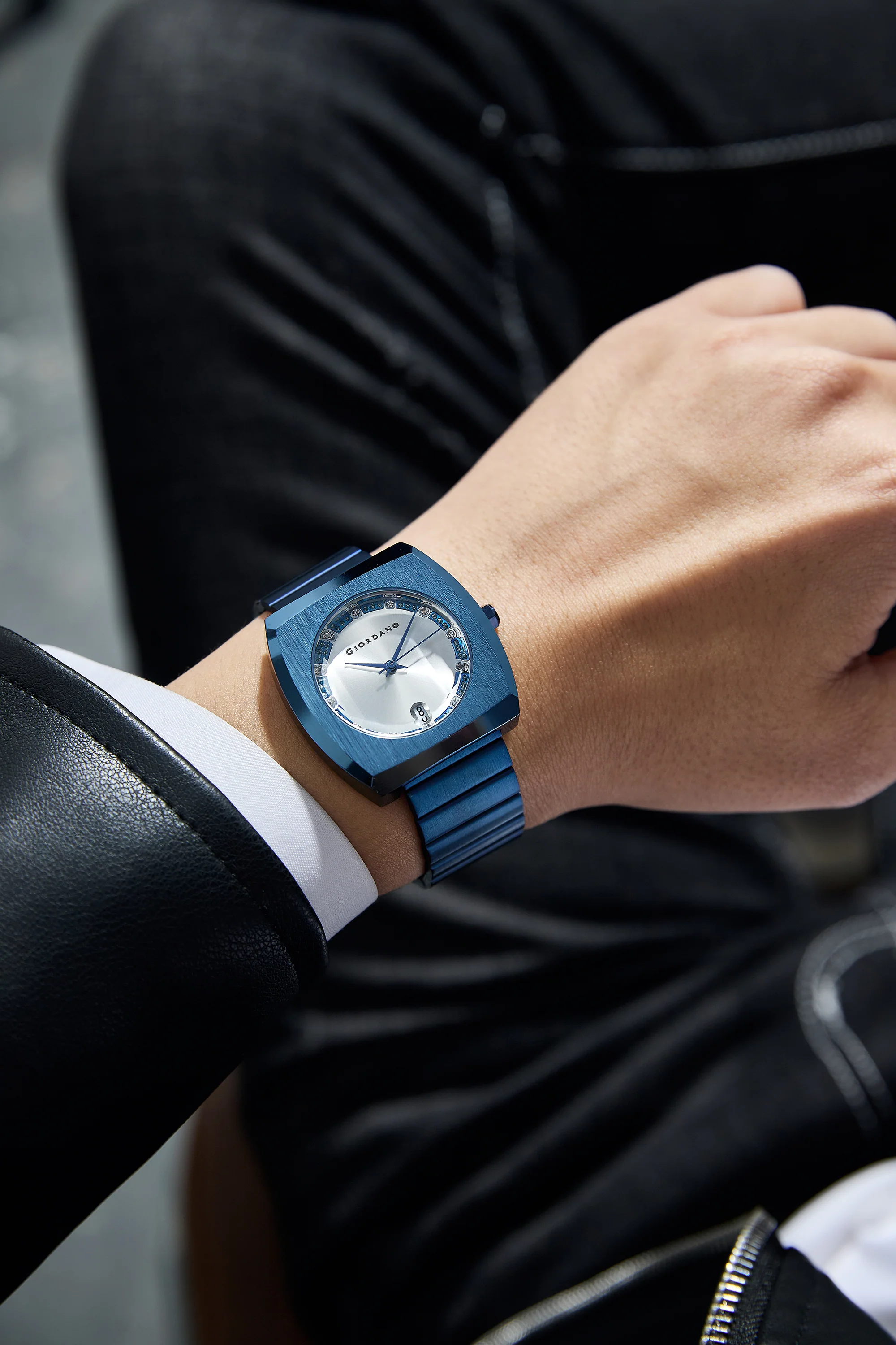 Giordano Square Analog Watch for men –  Sunray gloss Dial with Crystal Hour Markers, Date Display & Stainless Steel Strap – Stylish Luxury Timepiece | GZ-50155-33 - Image 2