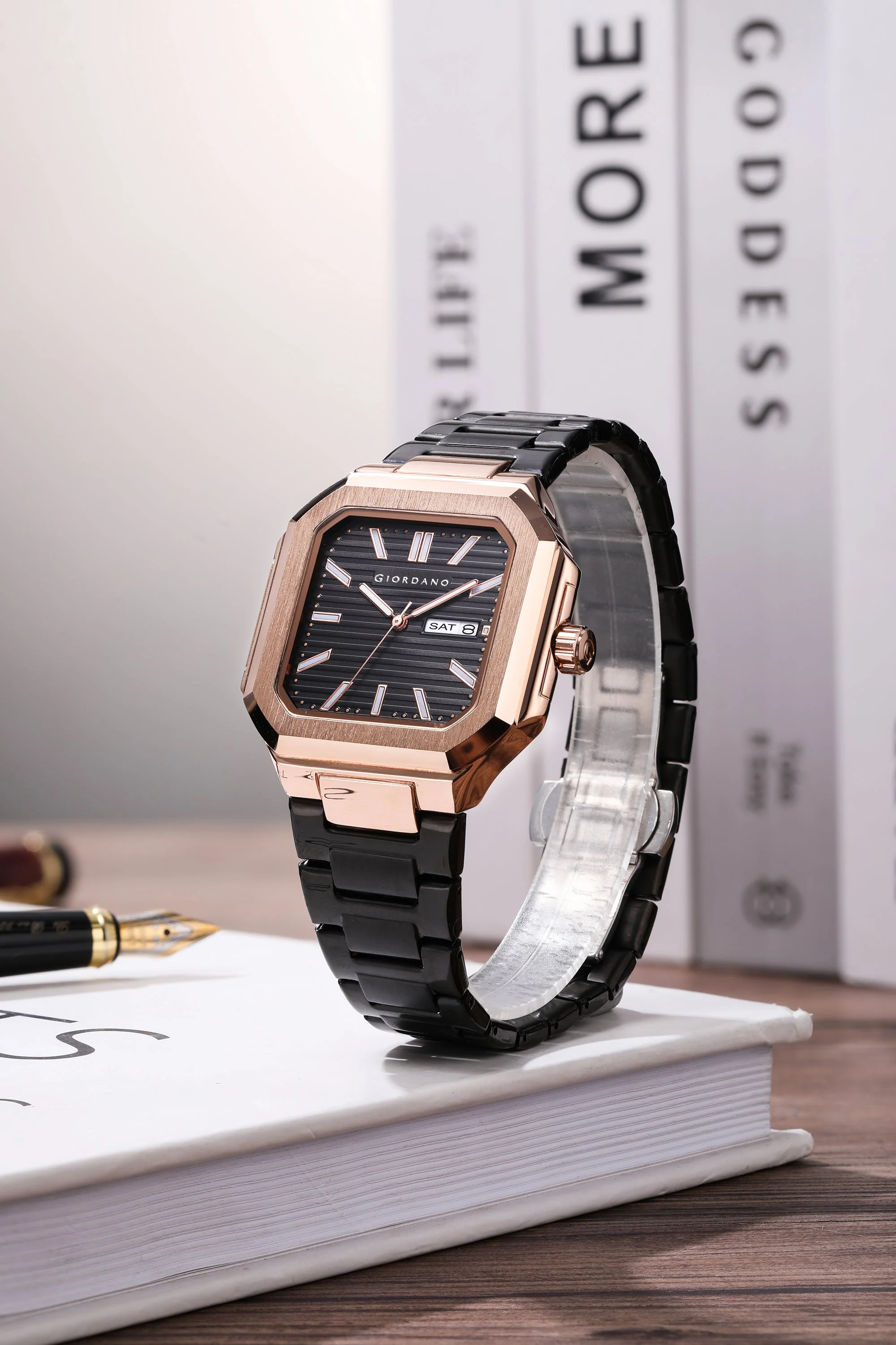 Giordano Square formal Watch for men – Textured Dial,Day & Date Display and Stylish stainless steel strap GZ-50140-11 - Image 4