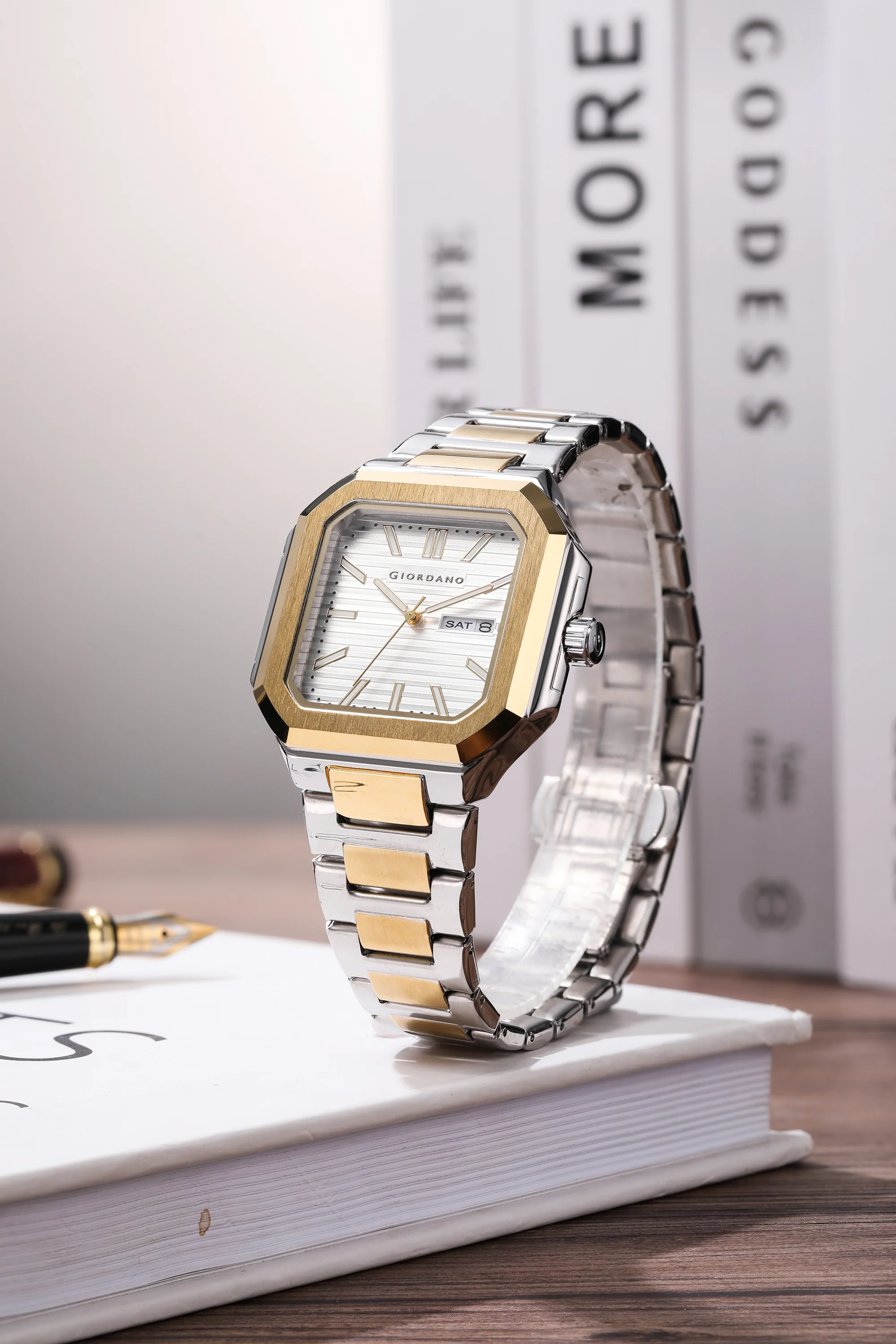 Giordano Square formal Watch for men – Textured Dial,Day & Date Display and Stylish stainless steel strap GZ-50140-22 - Image 3