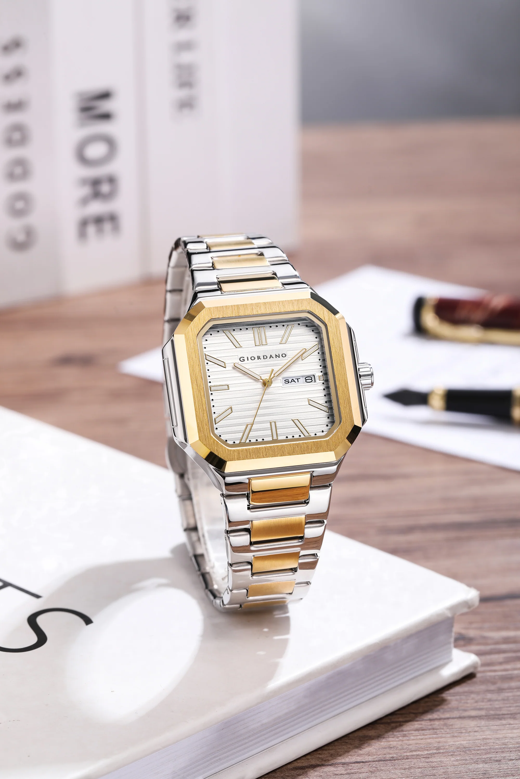 Giordano Square formal Watch for men – Textured Dial,Day & Date Display and Stylish stainless steel strap GZ-50140-22 - Image 4