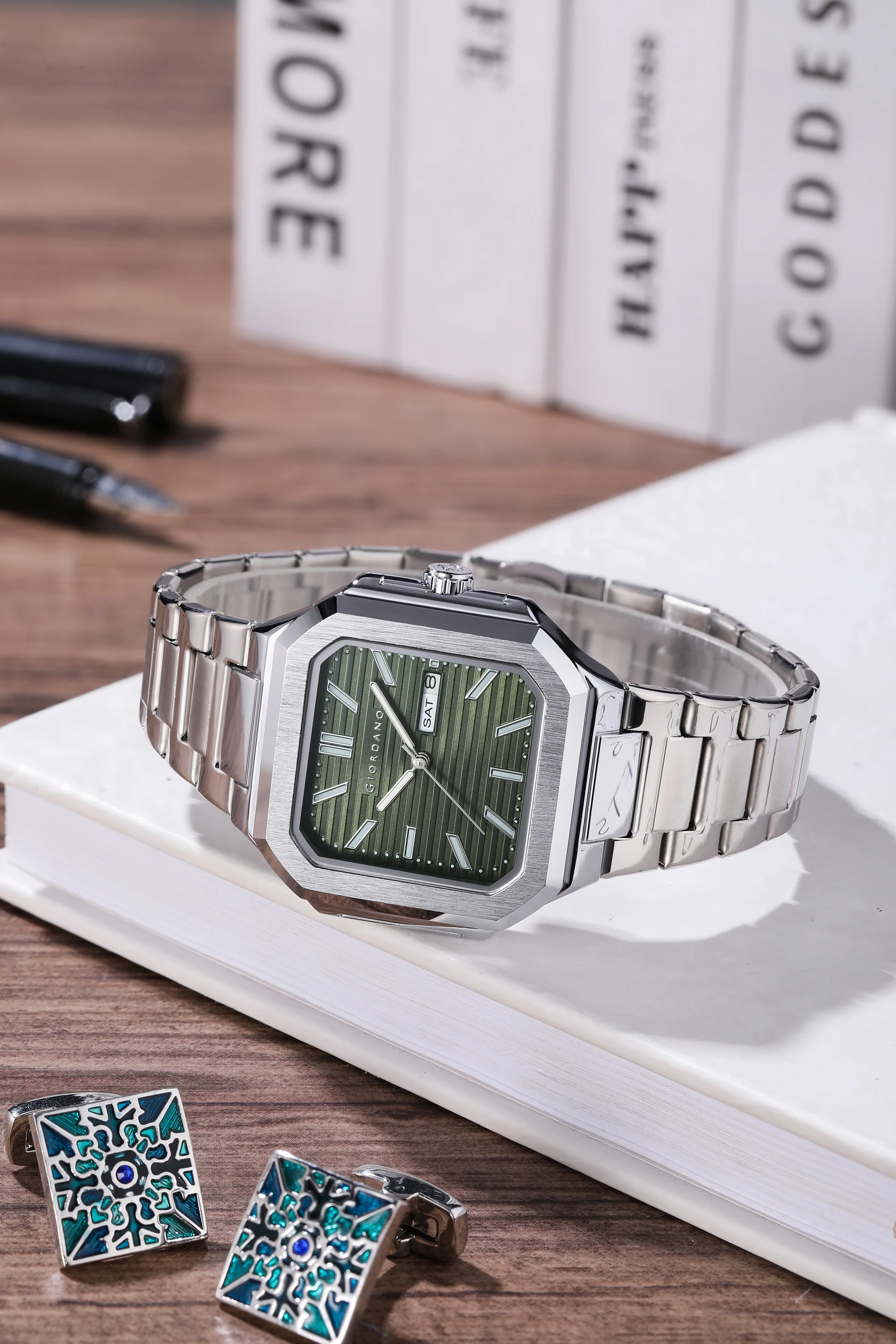 Giordano Square formal Watch for men – Textured Dial,Day & Date Display and Stylish stainless steel strap GZ-50140-33 - Image 4
