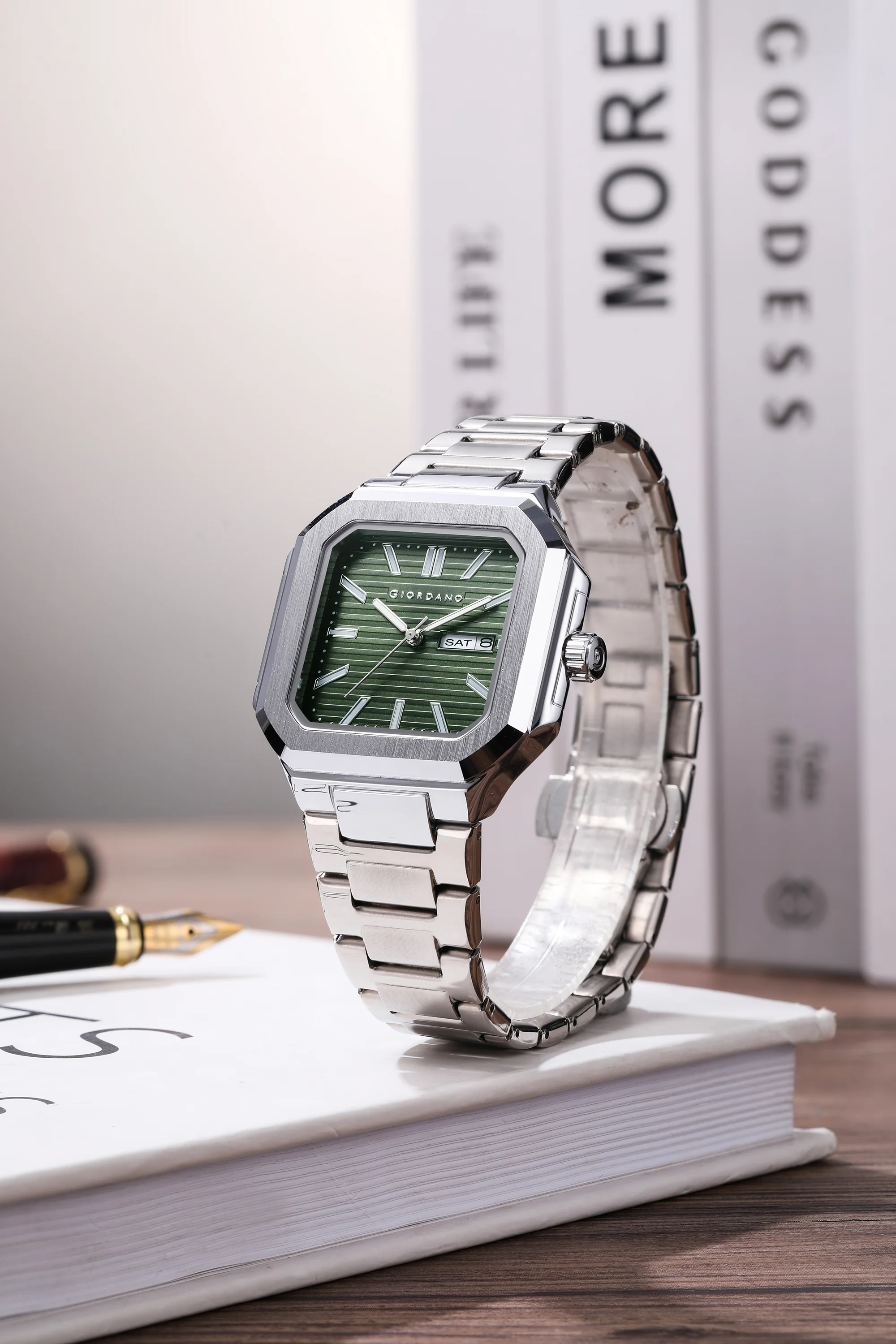 Giordano Square formal Watch for men – Textured Dial,Day & Date Display and Stylish stainless steel strap GZ-50140-33 - Image 5