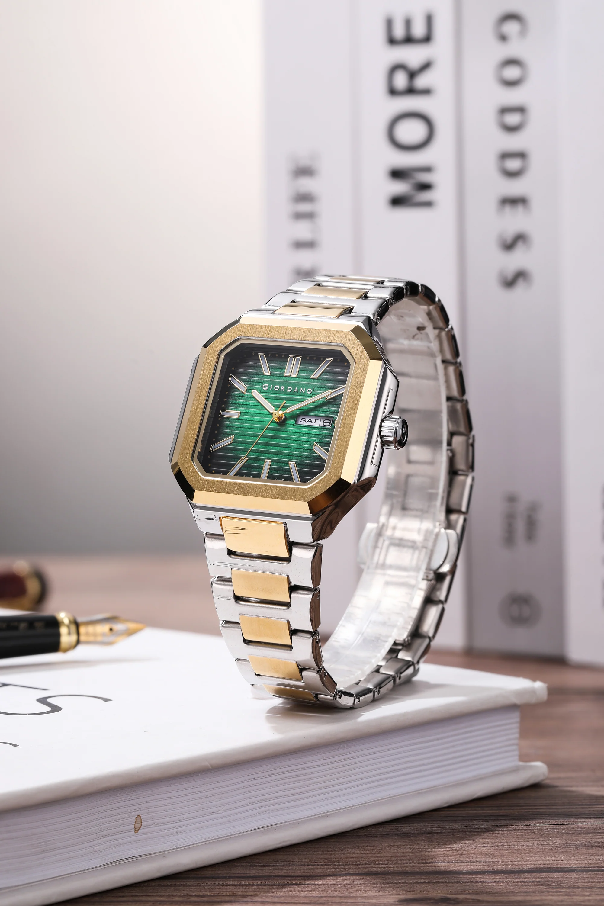 Giordano Square formal Watch for men – Textured Dial,Day & Date Display and Stylish stainless steel strap GZ-50140-44 - Image 3
