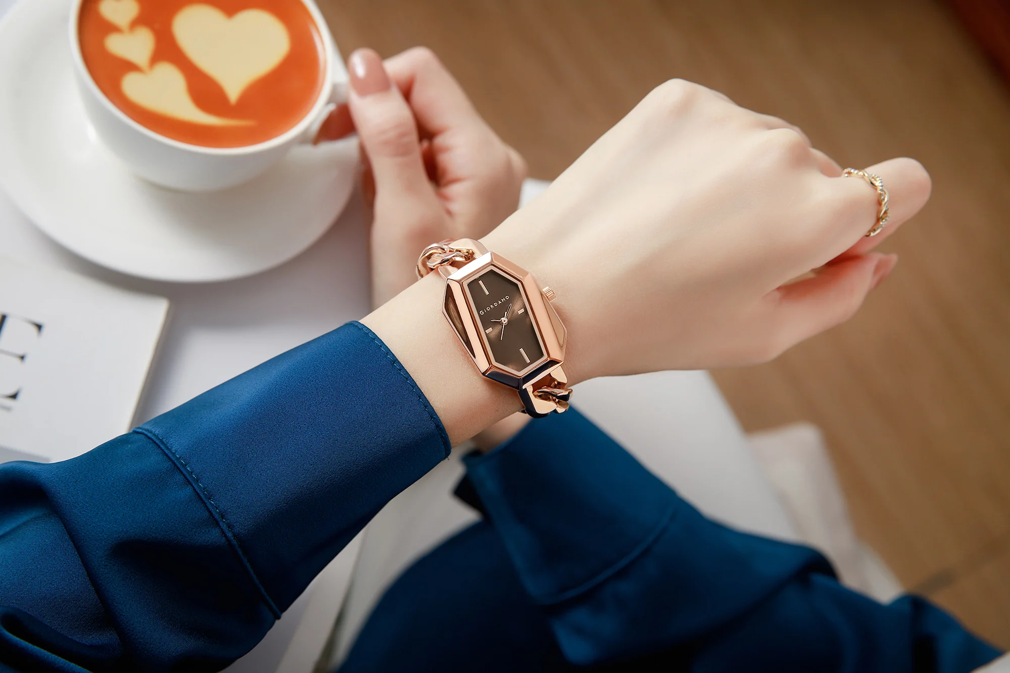 Giordano Stylish Analog Watch for Women – Hexagon Dial, Trendy Chain Link Stainless Steel Strap, Elegant Dress Timepiece | GZ-60122-11 - Image 2