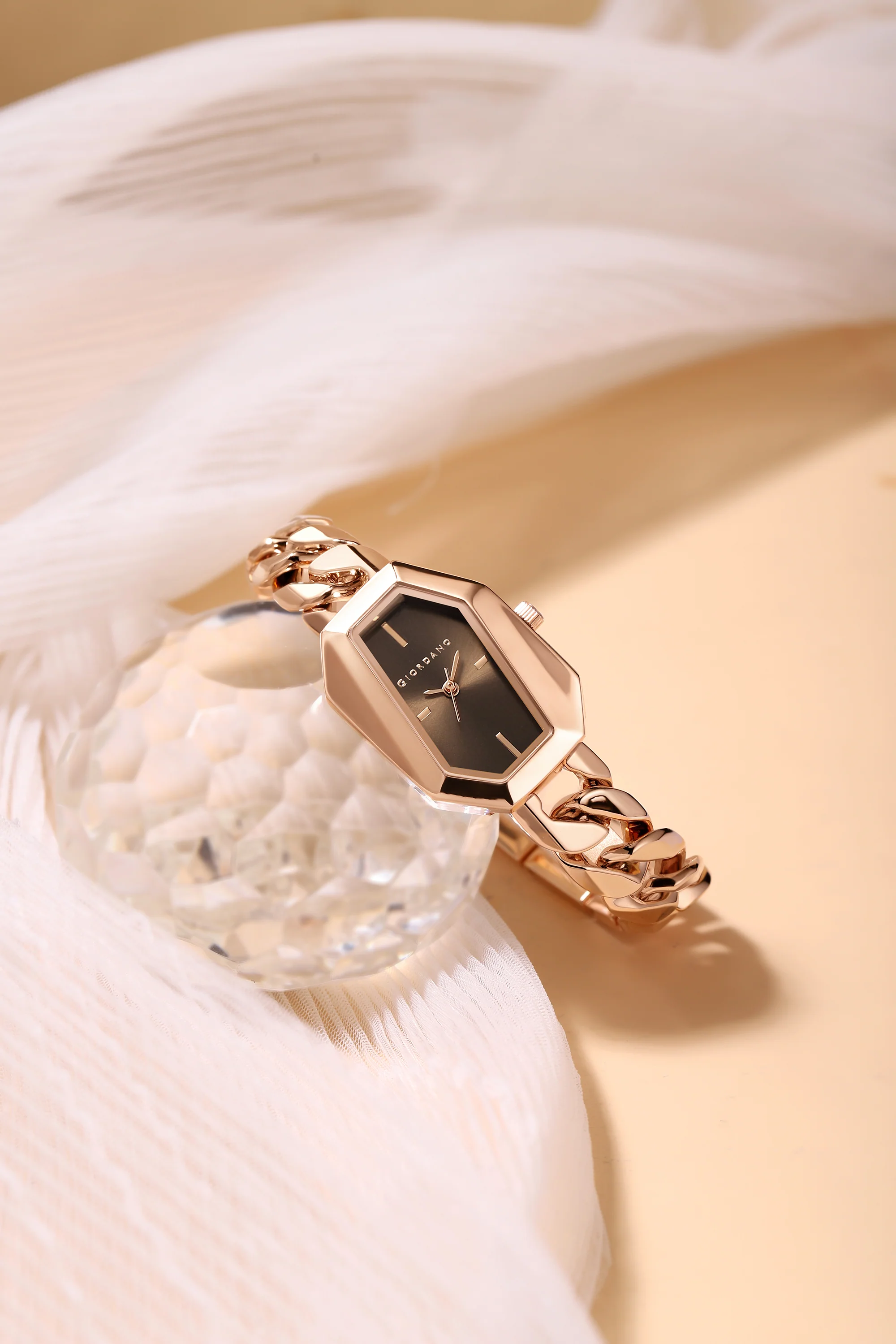Giordano Stylish Analog Watch for Women – Hexagon Dial, Trendy Chain Link Stainless Steel Strap, Elegant Dress Timepiece | GZ-60122-11 - Image 3