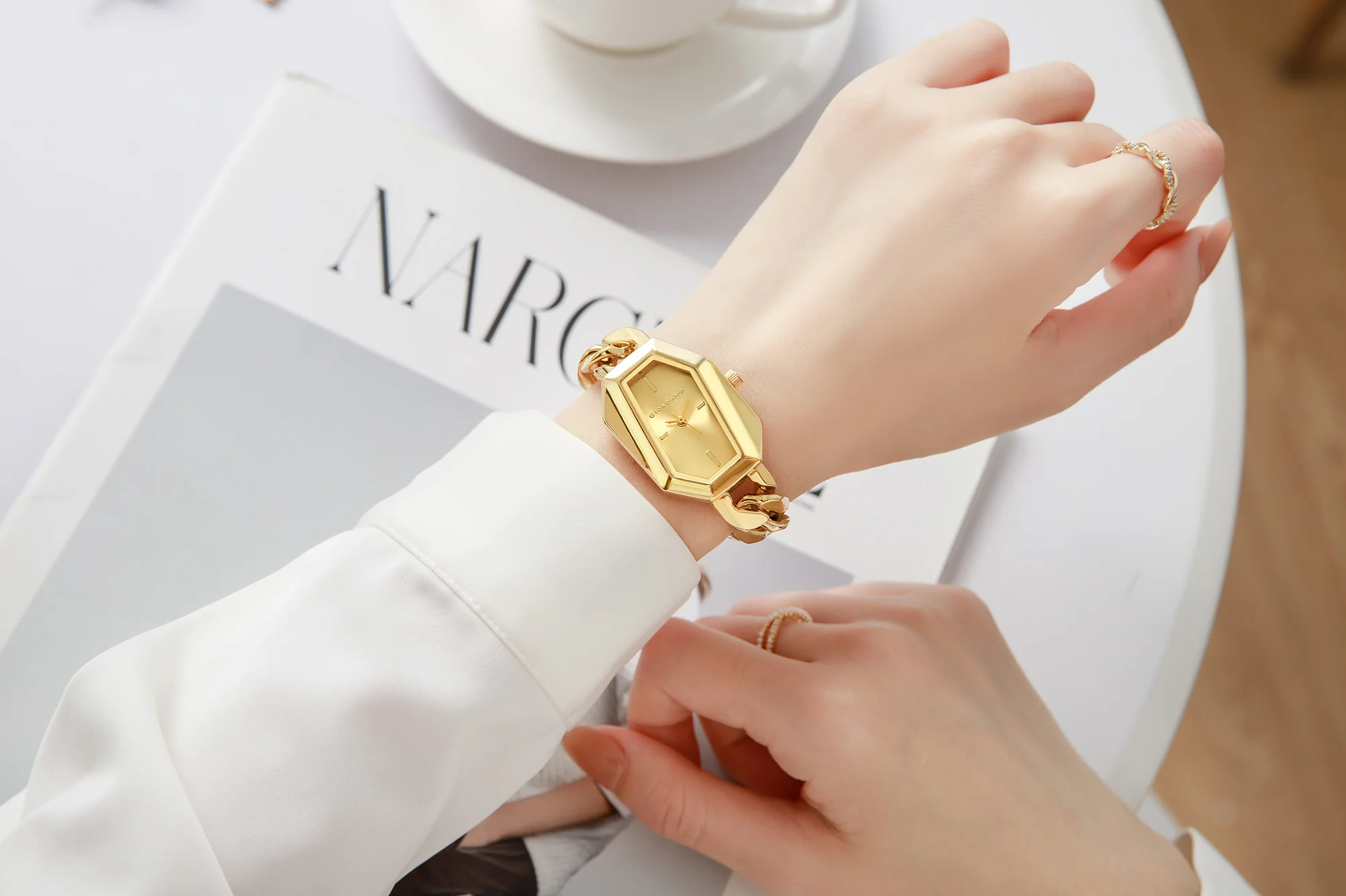 Giordano Stylish Analog Watch for Women – Hexagon Dial, Trendy Chain Link Stainless Steel Strap, Elegant Dress Timepiece | GZ-60122-33 - Image 2