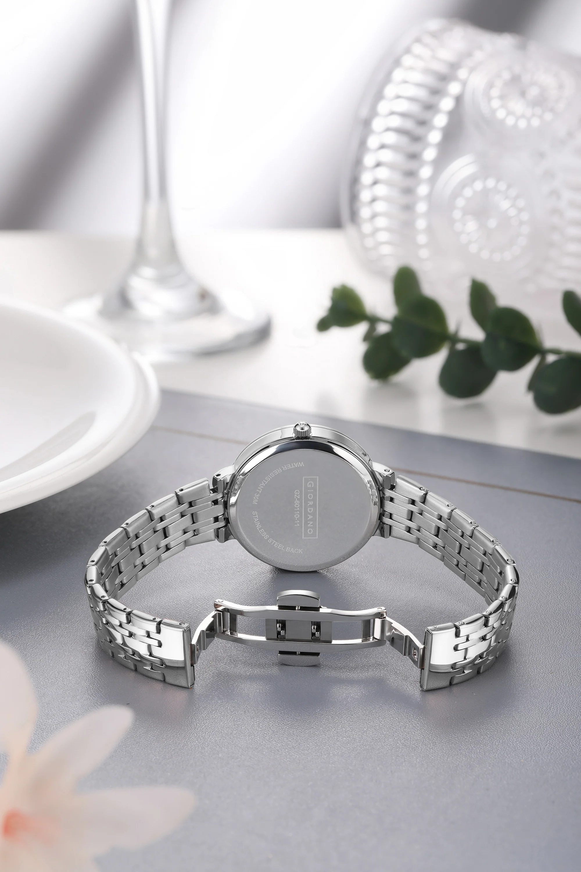 Giordano Stylish Analog Watch for Women – Round cut glass Dial,diamond studed bezel, stainess steel strap and date display | GZ-60110-11 - Image 3