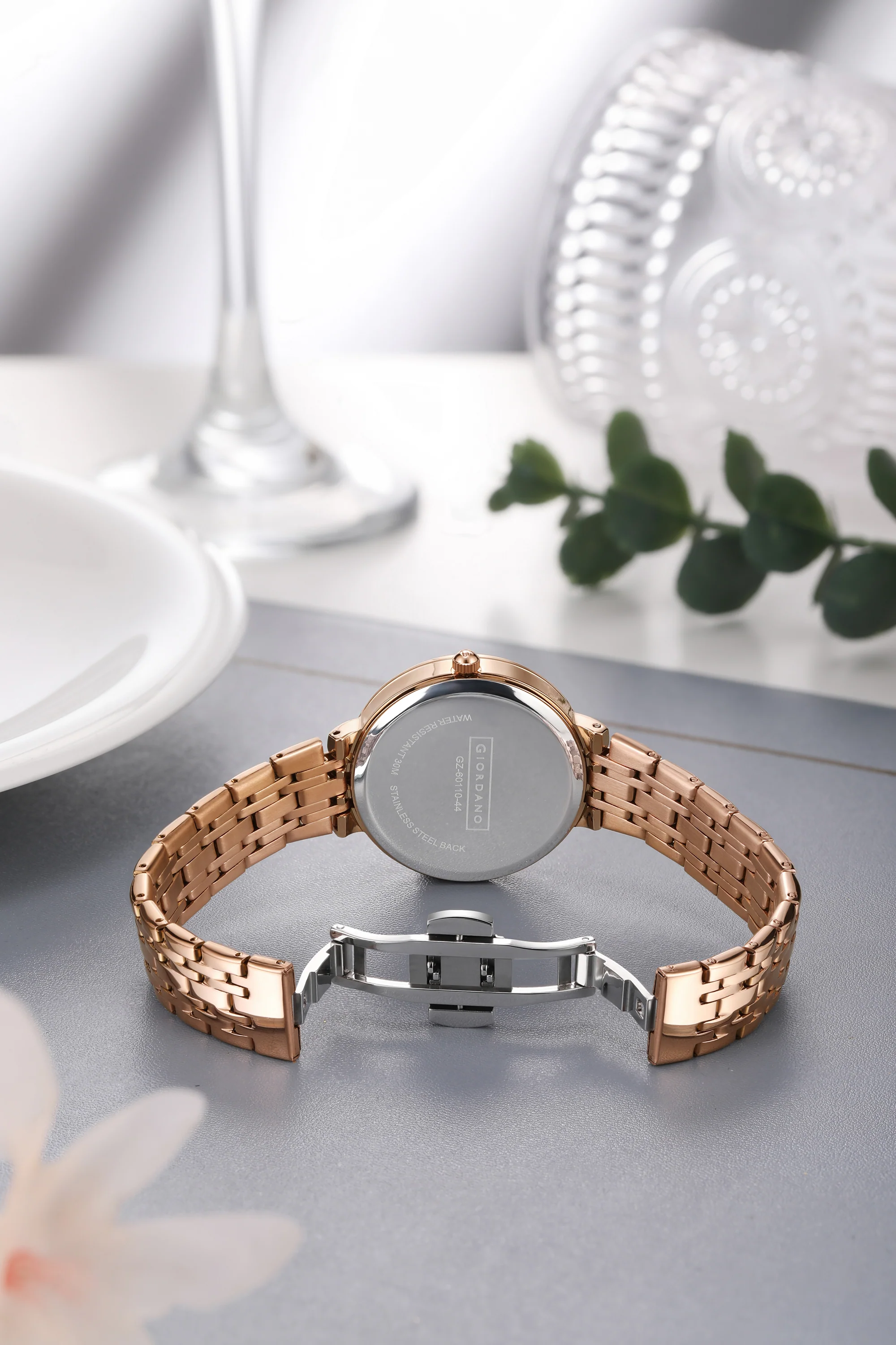 Giordano Stylish Analog Watch for Women – Round cut glass Dial,diamond studed bezel, stainess steel strap and date display | GZ-60110-44 - Image 3