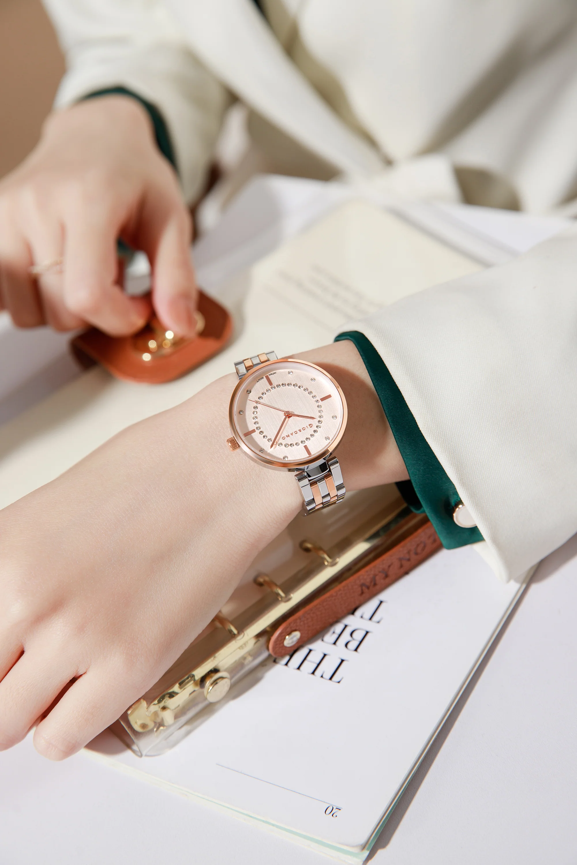 Giordano Stylish Analog Watch for Women with Diamond Studed Dial with Crystal Hour Markers and Stainless Steel Strap - GZ-60077-11 - Image 2