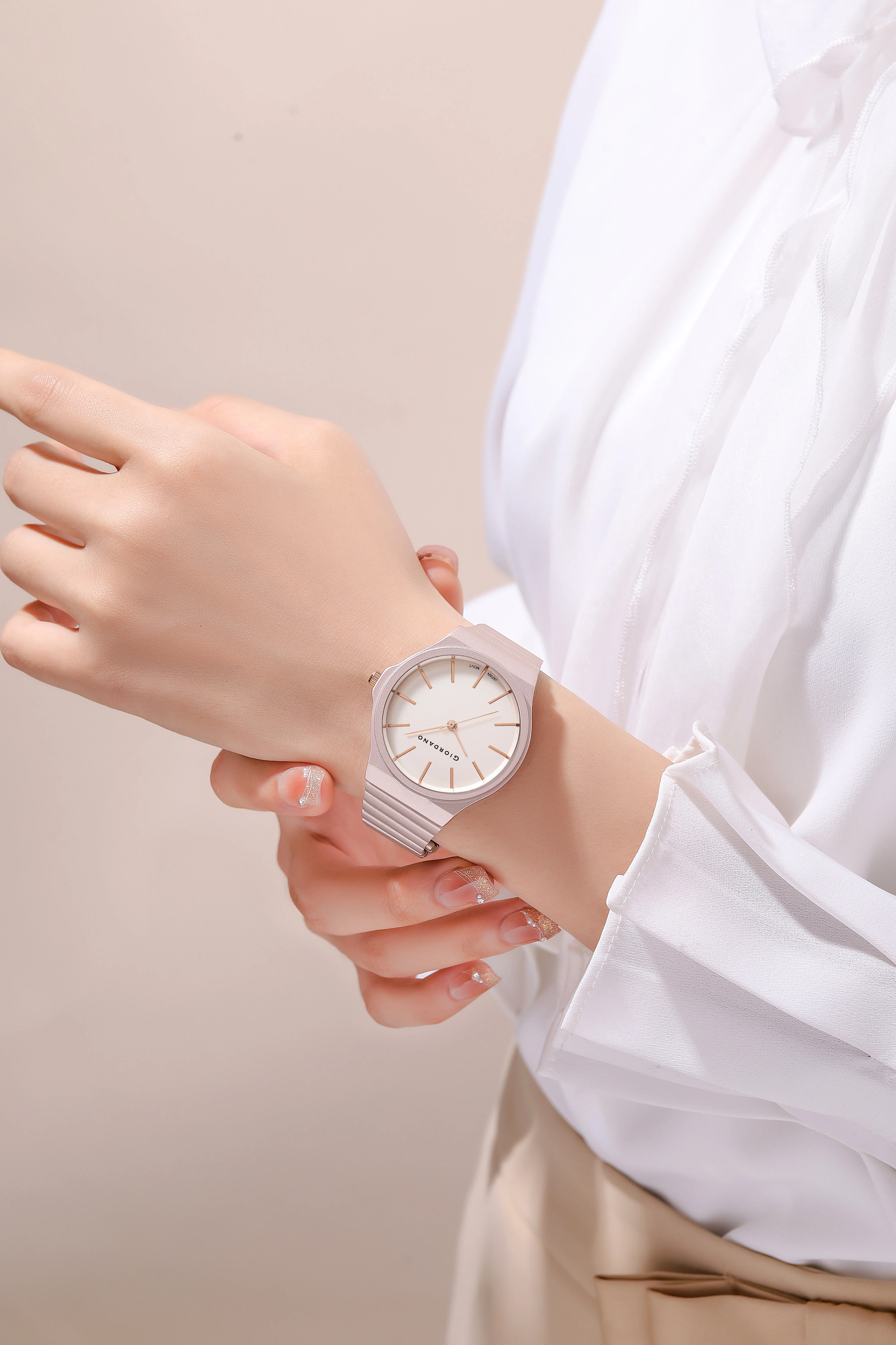 Giordano Stylish Analog Watch for Women with Round dial, 3 Hand Mechanism and Stainless Steel Strap - GZ-60058-33 - Image 2