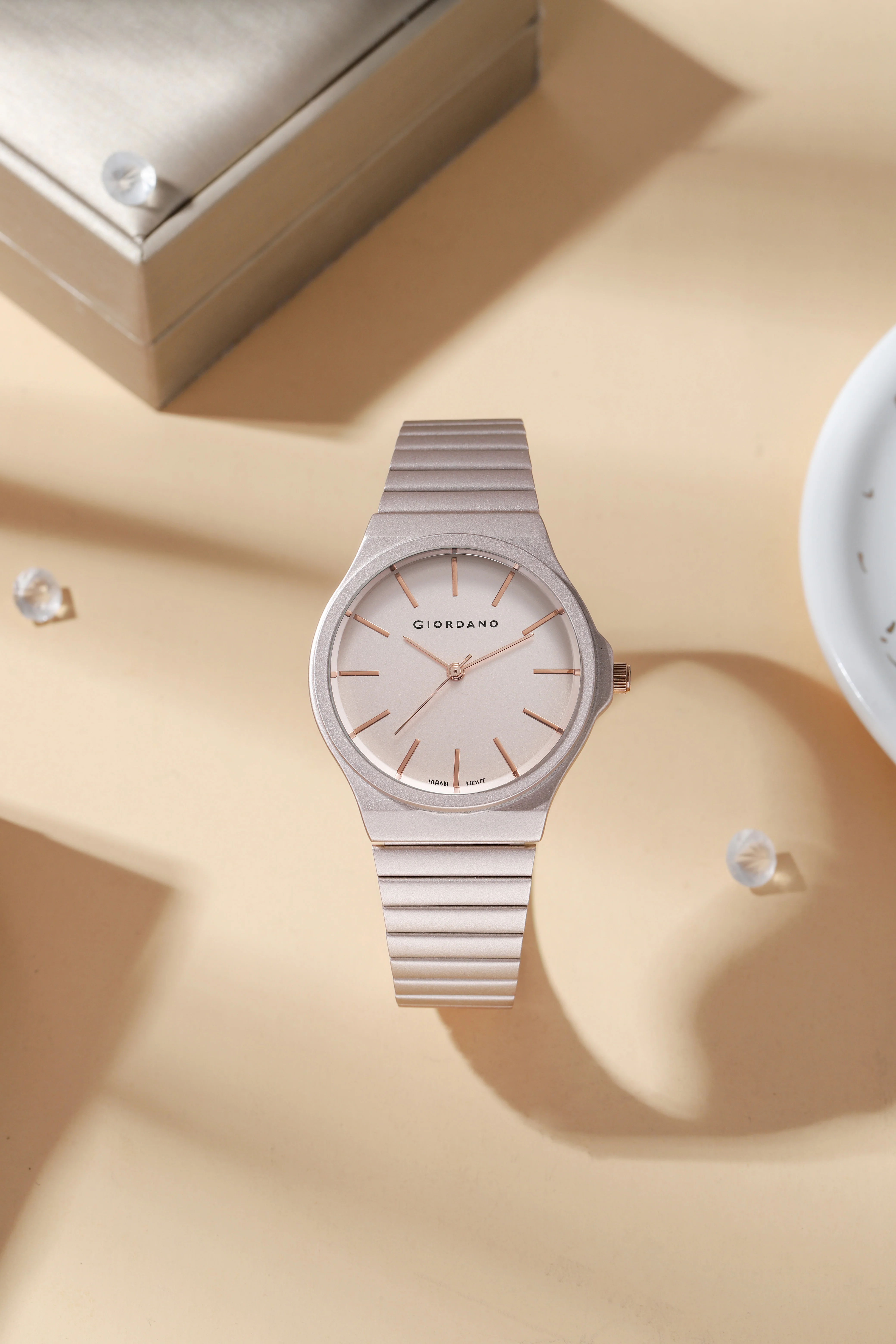 Giordano Stylish Analog Watch for Women with Round dial, 3 Hand Mechanism and Stainless Steel Strap - GZ-60058-33 - Image 3