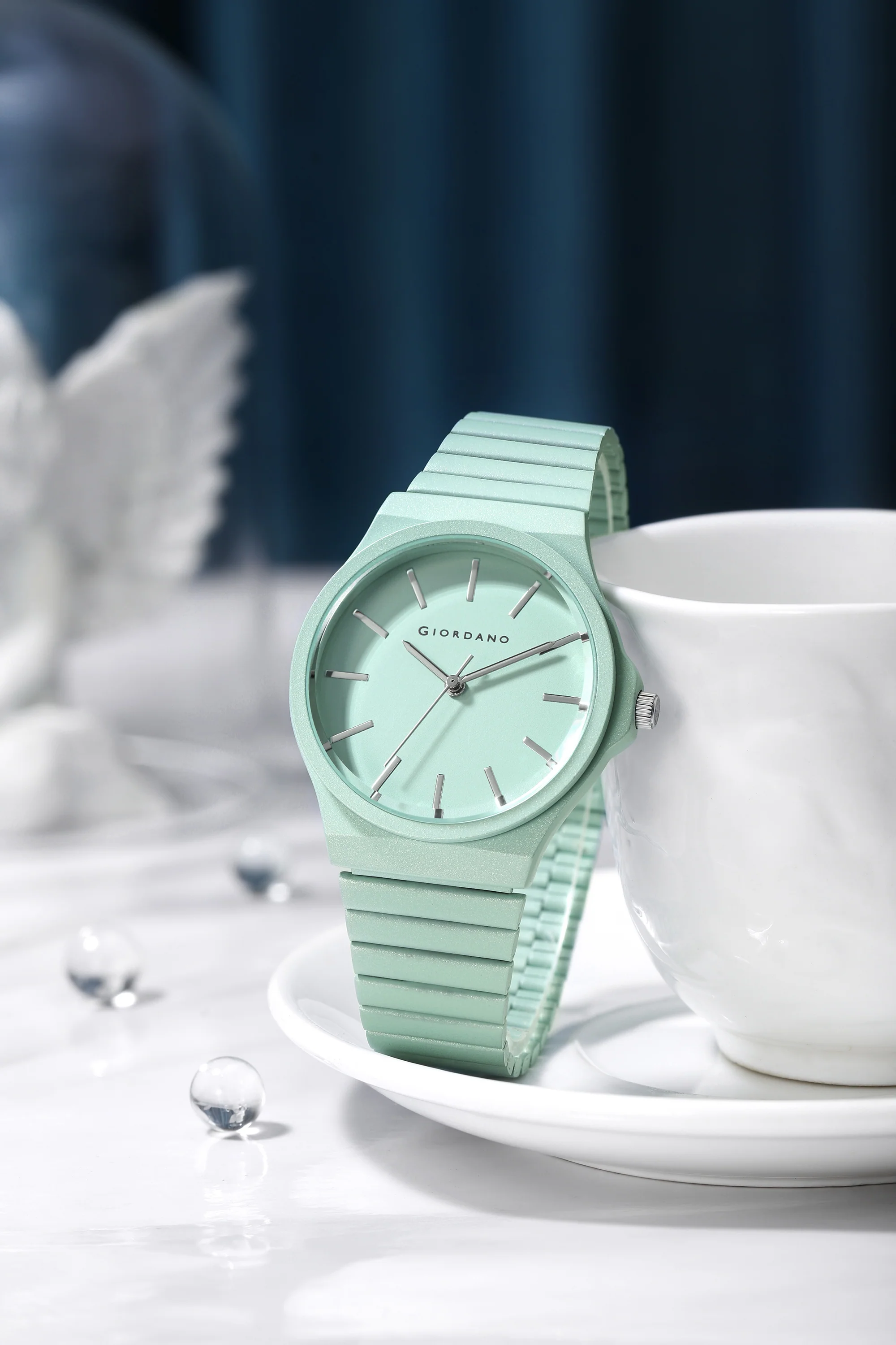Giordano Stylish Analog Watch for Women with Round dial, 3 Hand Mechanism and Stainless Steel Strap - GZ-60058-44 - Image 3