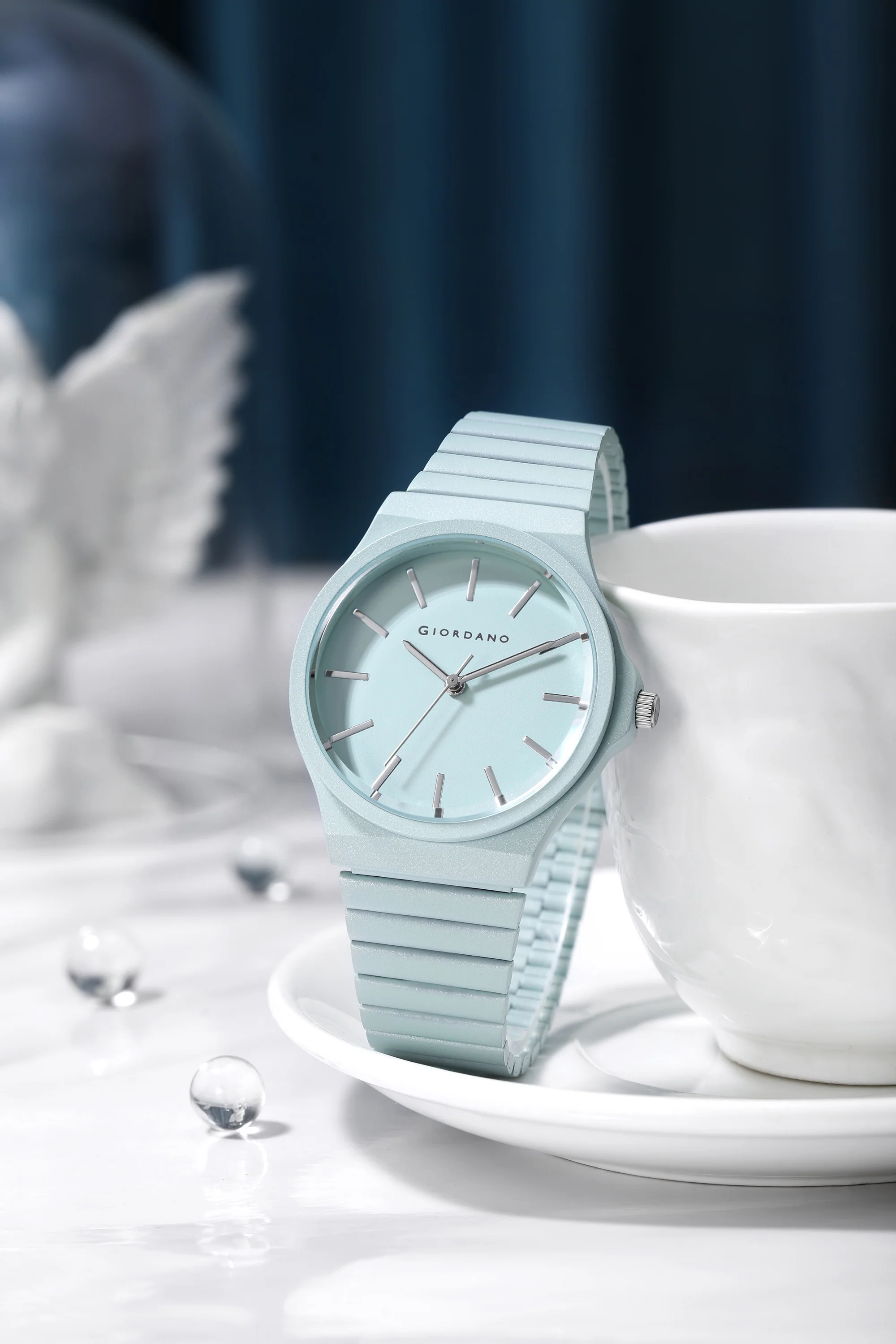 Giordano Stylish Analog Watch for Women with Round dial, 3 Hand Mechanism and Stainless Steel Strap - GZ-60058-55 - Image 3