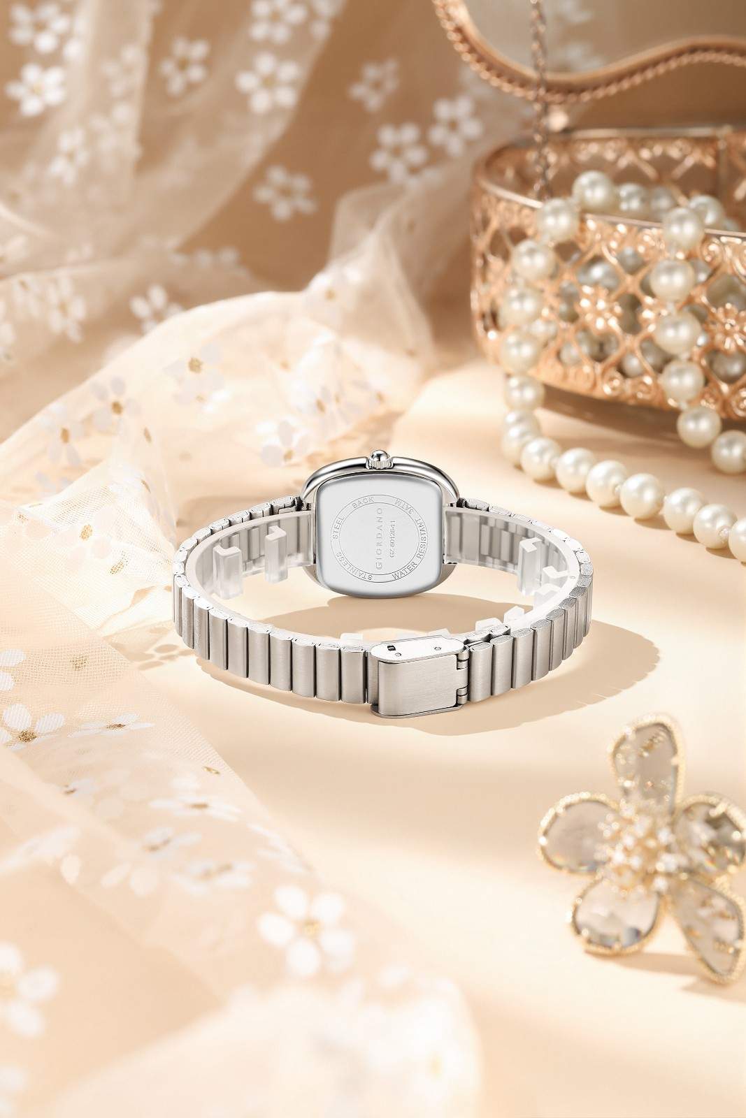 GIORDANO Stylish Analog Watch for Women with Sunray Cushion Dial, Index Markers & Stainless Steel Strap - GZ-60126-11 - Image 4