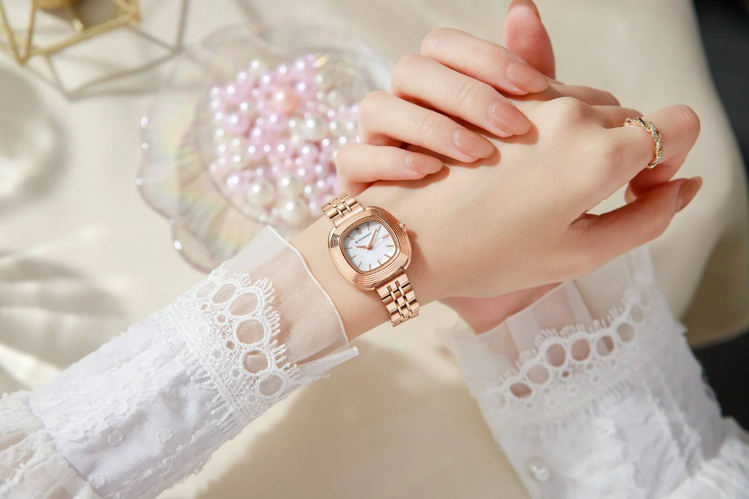GIORDANO Stylish Analog Watch for Women with Sunray Cushion Dial, Index Markers & Stainless Steel Strap - GZ-60126-22 - Image 2