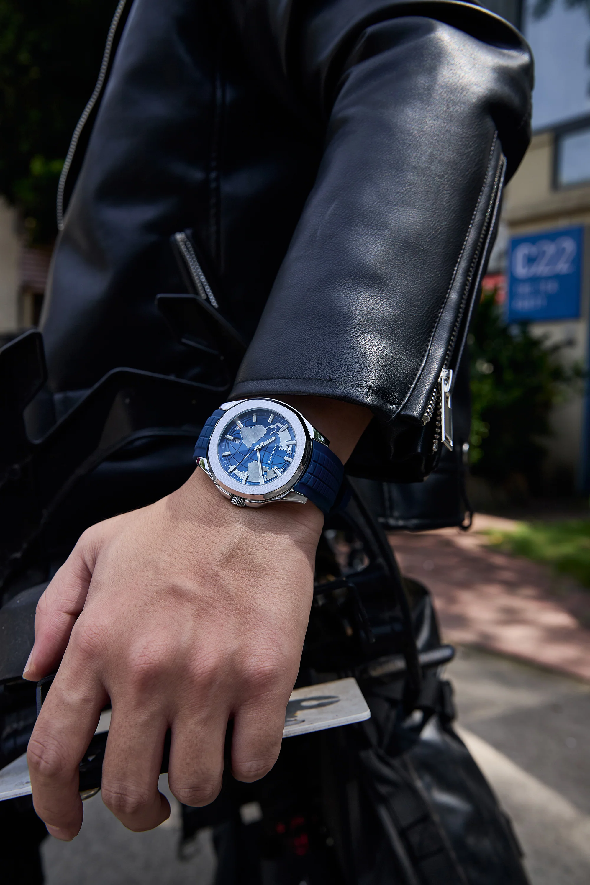 Giordano Stylish World Map design Watch for men with round dial and textured Silicone strap  | GZ-50147-03 - Image 2
