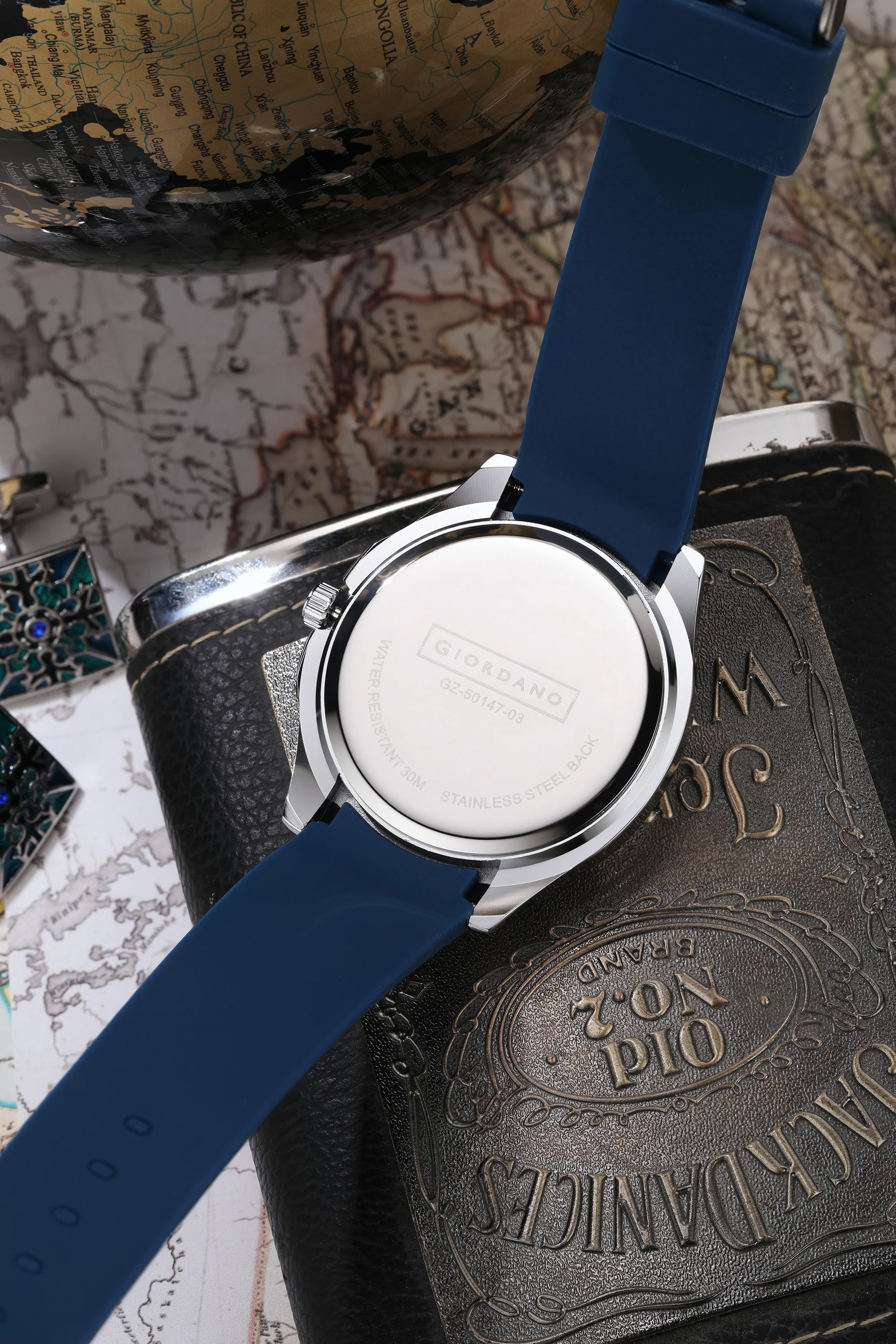 Giordano Stylish World Map design Watch for men with round dial and textured Silicone strap  | GZ-50147-03 - Image 4