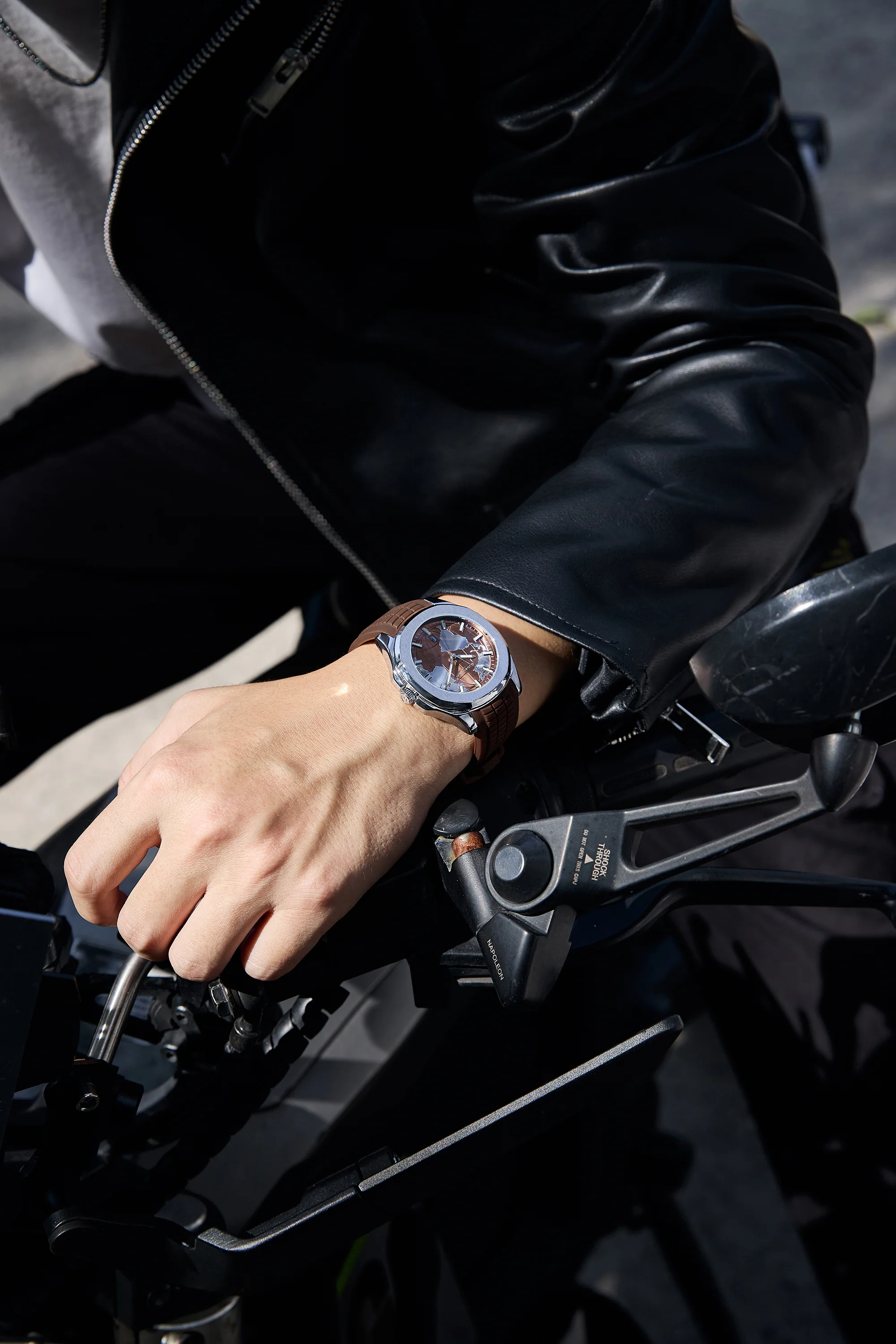 Giordano Stylish World Map design Watch for men with round dial and textured Silicone strap  | GZ-50147-04 - Image 2