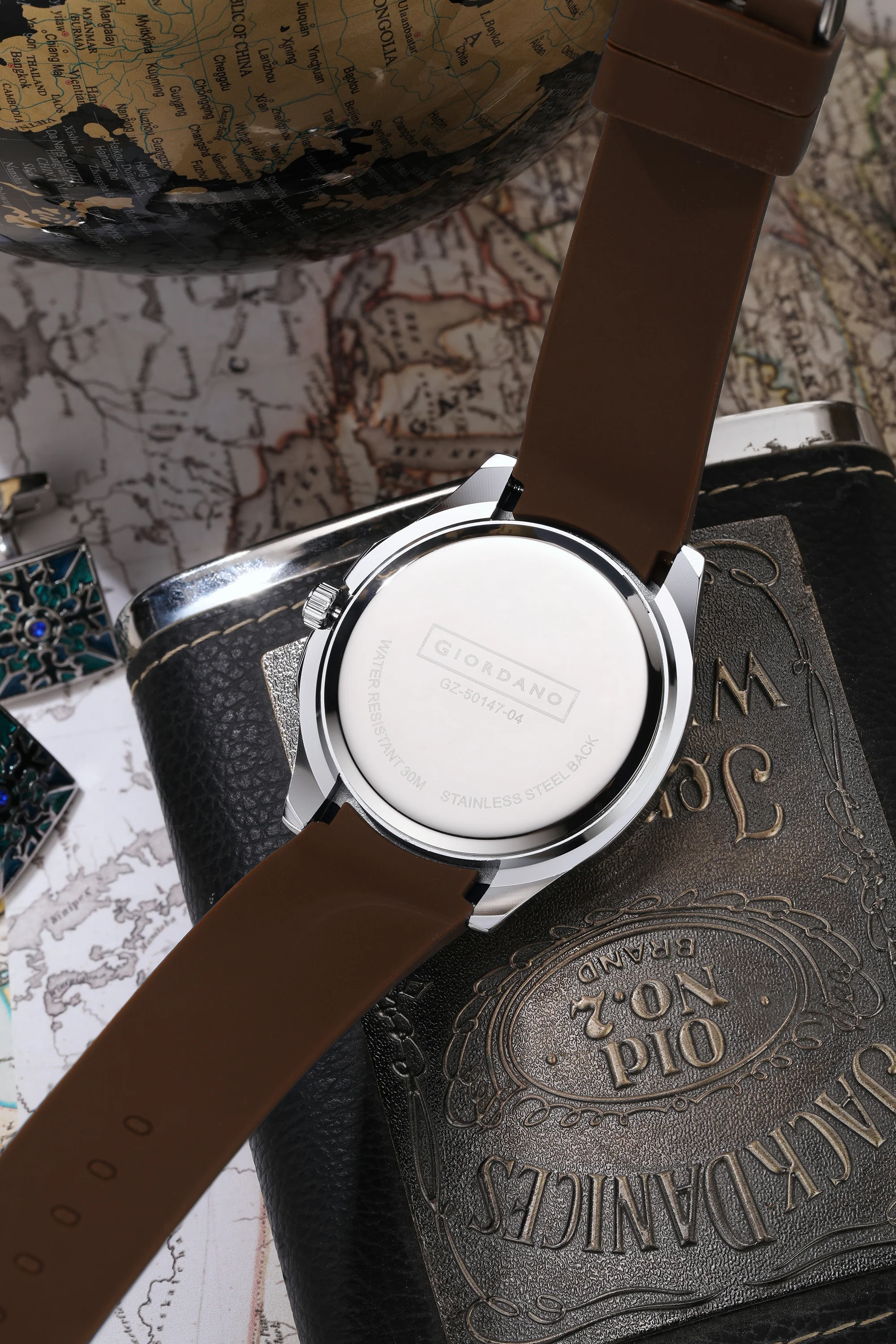 Giordano Stylish World Map design Watch for men with round dial and textured Silicone strap  | GZ-50147-04 - Image 4