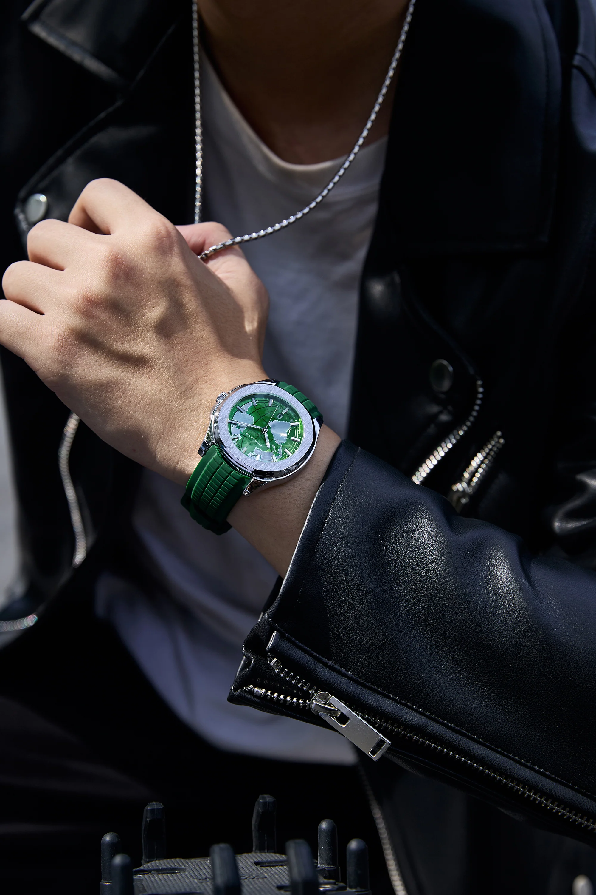 Giordano Stylish World Map design Watch for men with round dial and textured Silicone strap  | GZ-50147-05 - Image 2