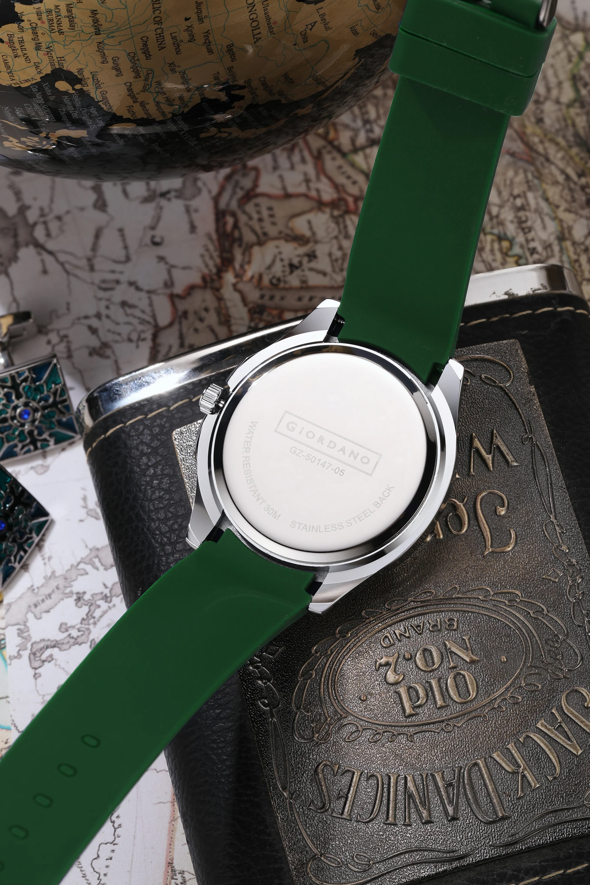 Giordano Stylish World Map design Watch for men with round dial and textured Silicone strap  | GZ-50147-05 - Image 4