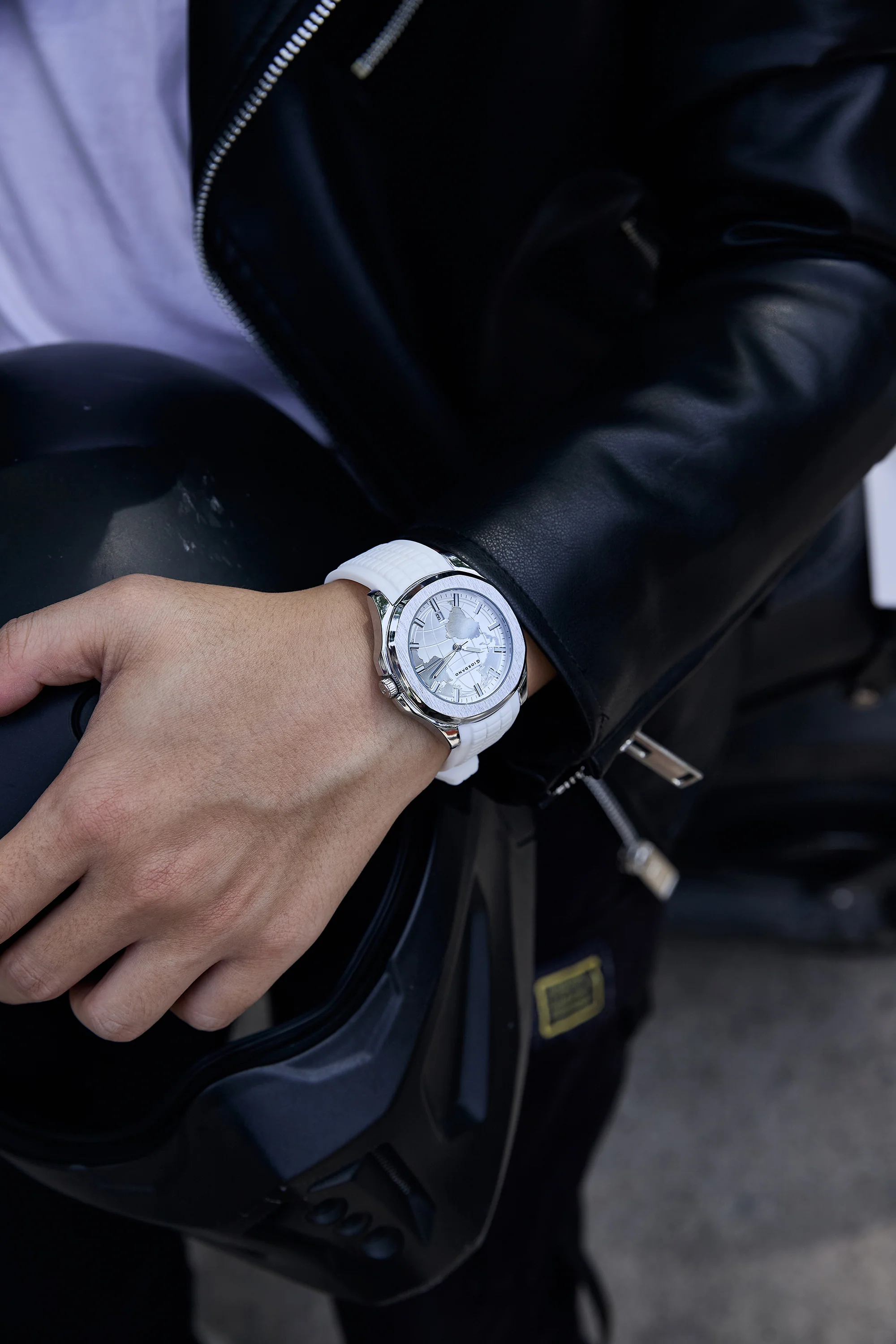 Giordano Stylish World Map design Watch for men with round dial and textured Silicone strap  | GZ-50147-06 - Image 2