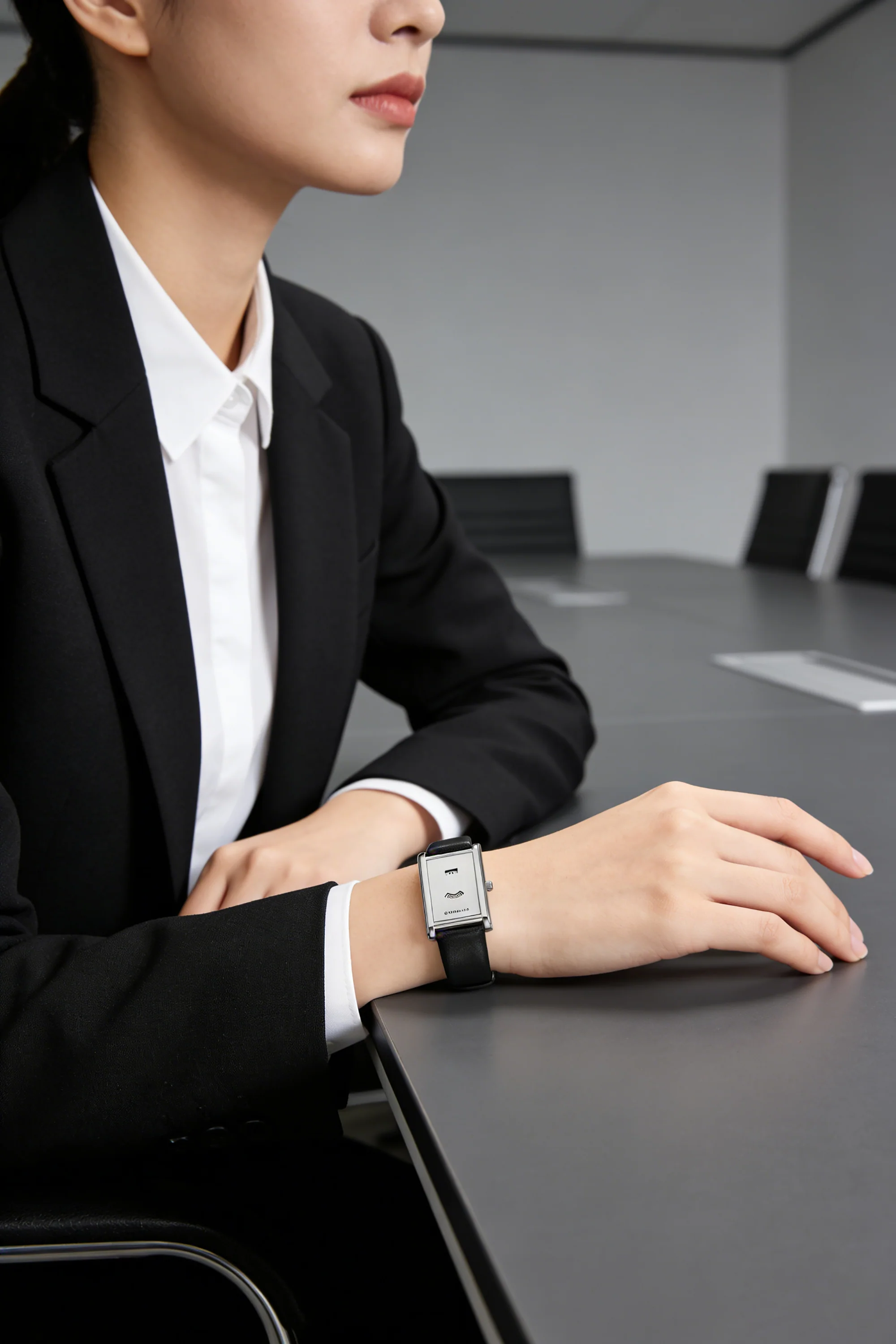 Giordano Unique Analog Watch for Women with Rectangular Dial, Hours & Minutes Window, Quartz Movement & Leather Strap - GZ-60148-02 - Image 4