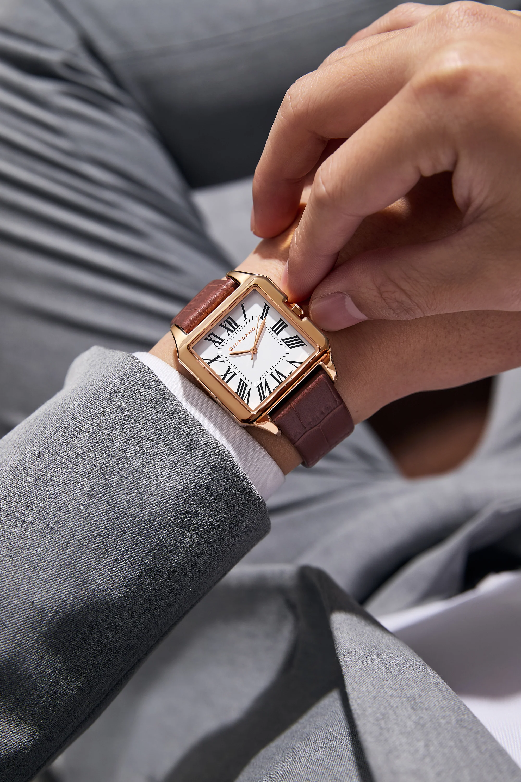 Giordano Vintage Square Watch for Women with Classic Roman Indices and Leather Strap - GZ-60080-02 - Image 2